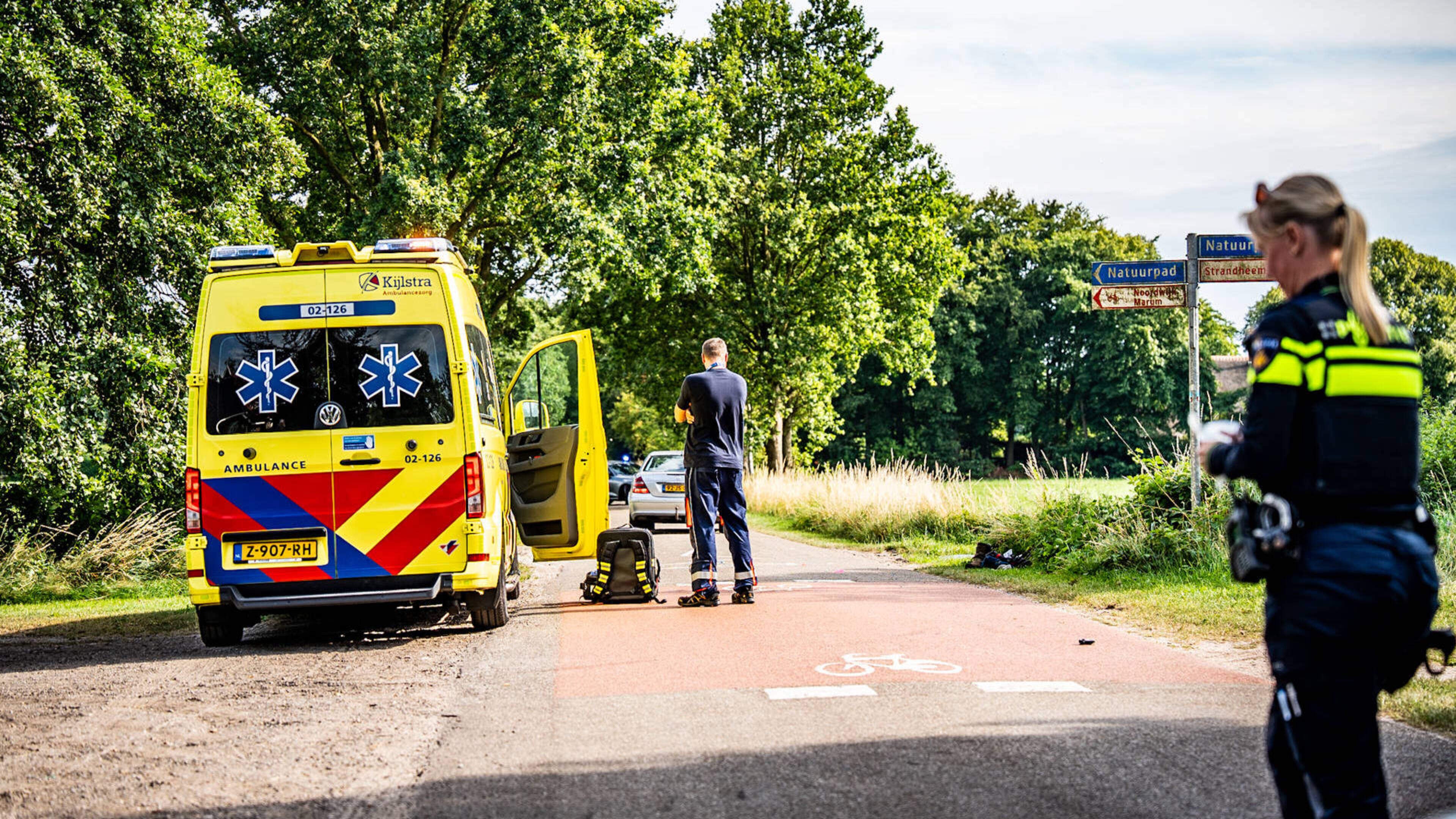 Brommerrijder gewond na aanrijding met auto in Opende en hardrijder kan rijbewijs inleveren in Selli