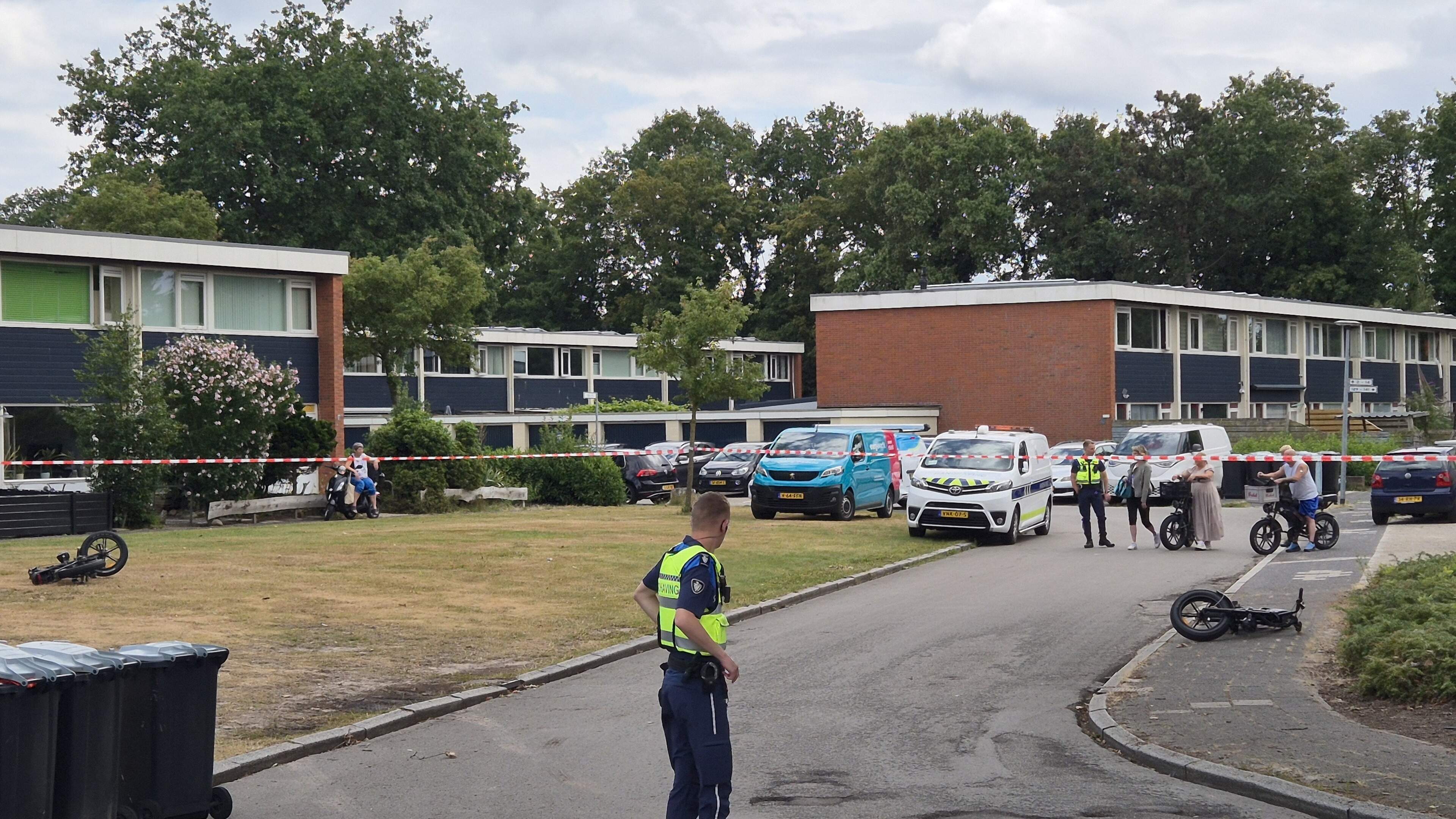 Politie houdt 47-jarige man aan na steekincident in Emmen: ’Zwijgen is goud’
