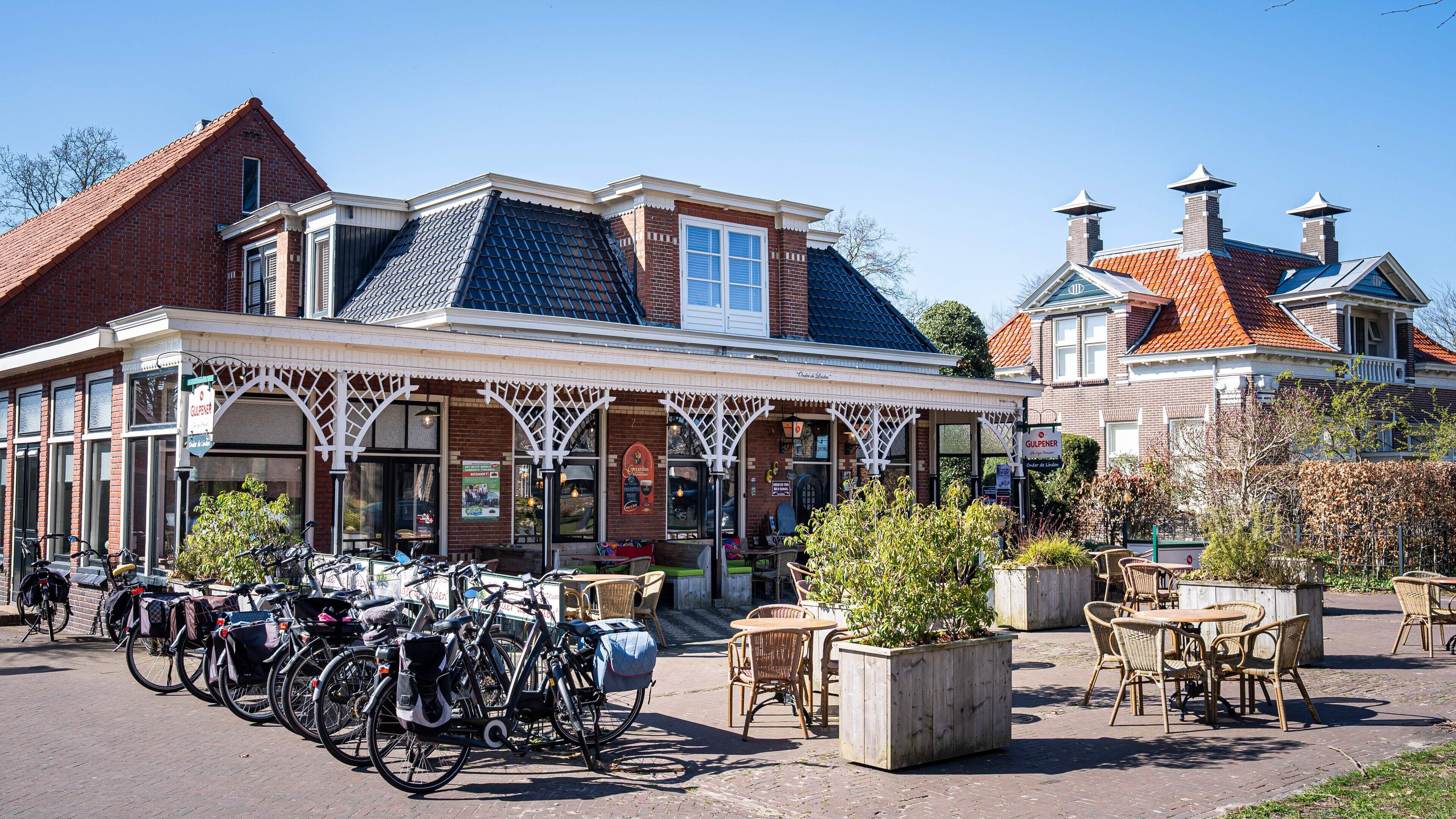 Huurwoning achterzijde café Onder de Linden in Vries blijkt illegaal, Tynaarlo grijpt in