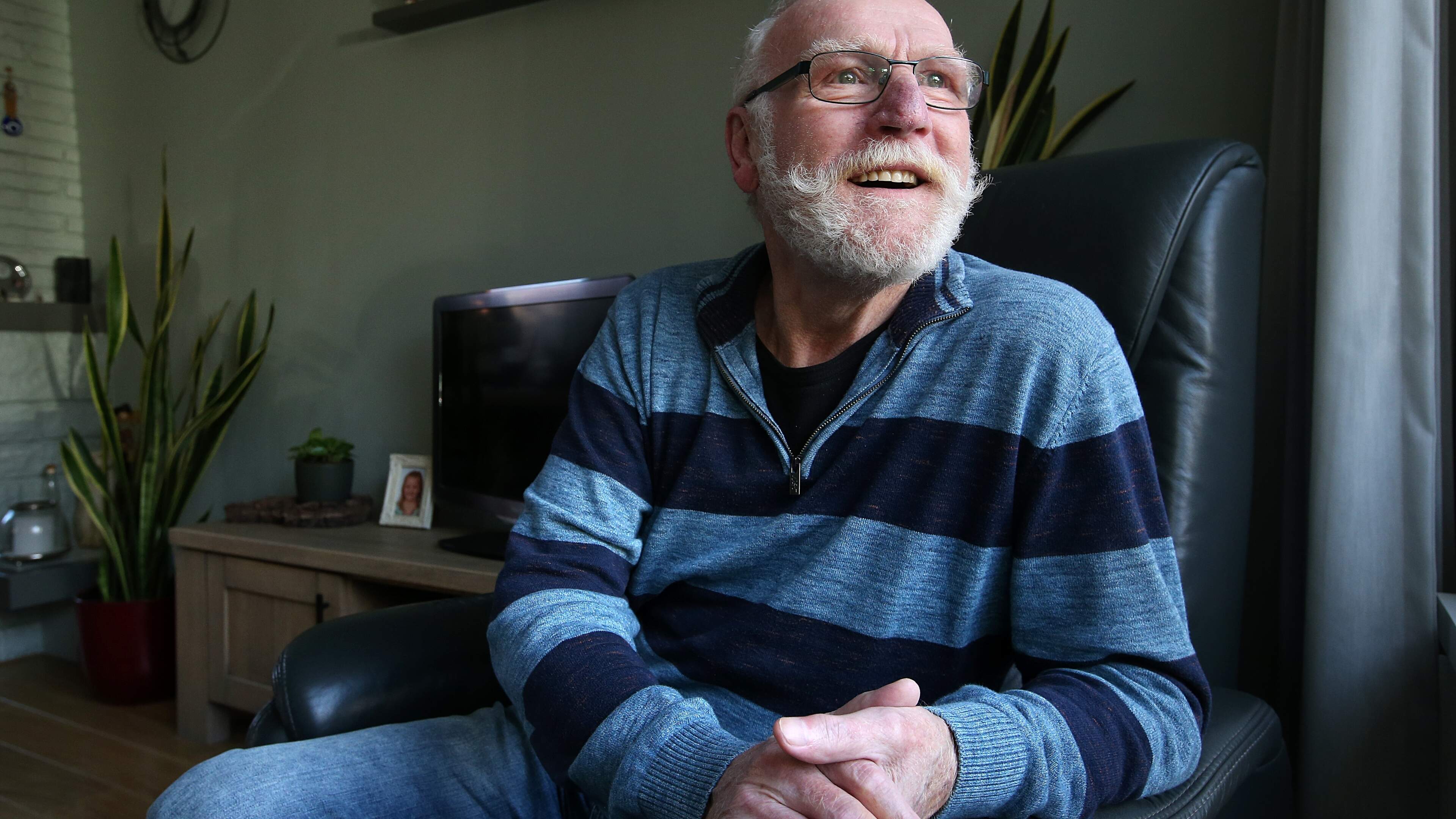 Gerrie de Jonge (77) overleden. De pijlsnelle spits uit Klazienaveen-Noord die voetbalde met Guus Hi