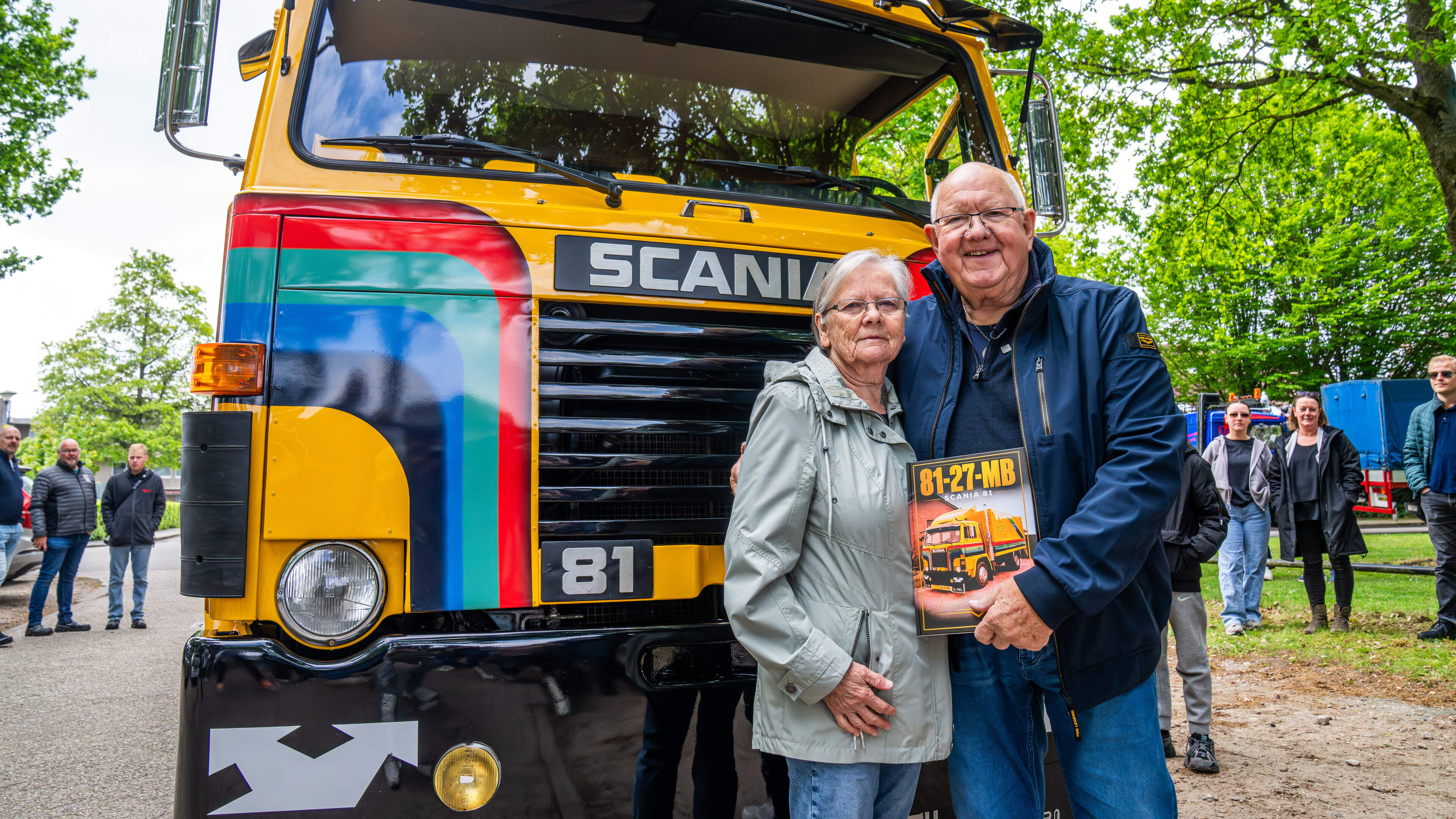 Truckstar Festival pakt uit met gele Scania van Henk Wijngaard: ooit melkwagen, nu karaokepodium