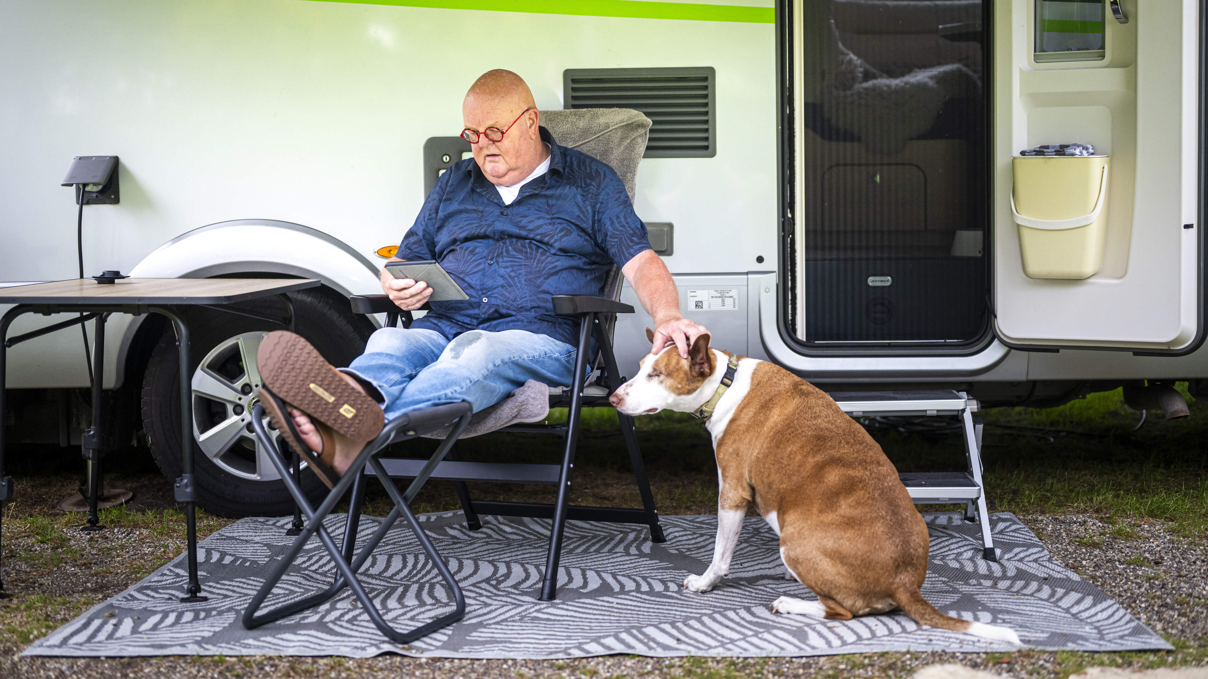 Paul (66) uit Capelle aan den IJssel ruilde zijn huis voor een camper. ’Ik voel me er weleens schuld