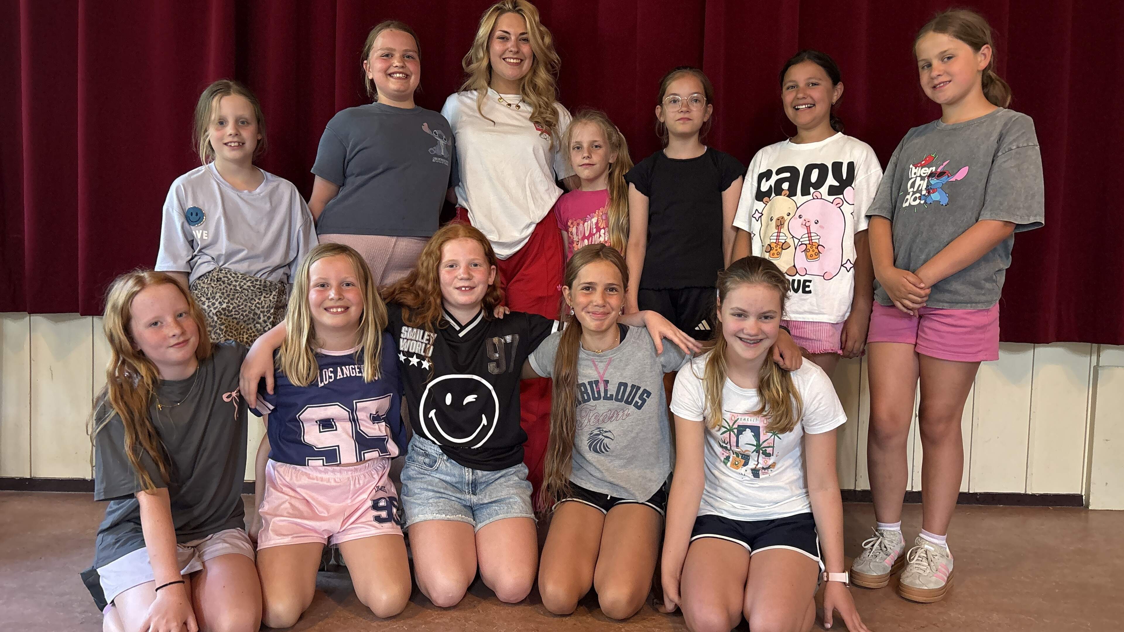 Marit (18) uit Wilhelminaoord leert kinderen dansen voor een habbekrats: ‘Talent ziet geen portemonn