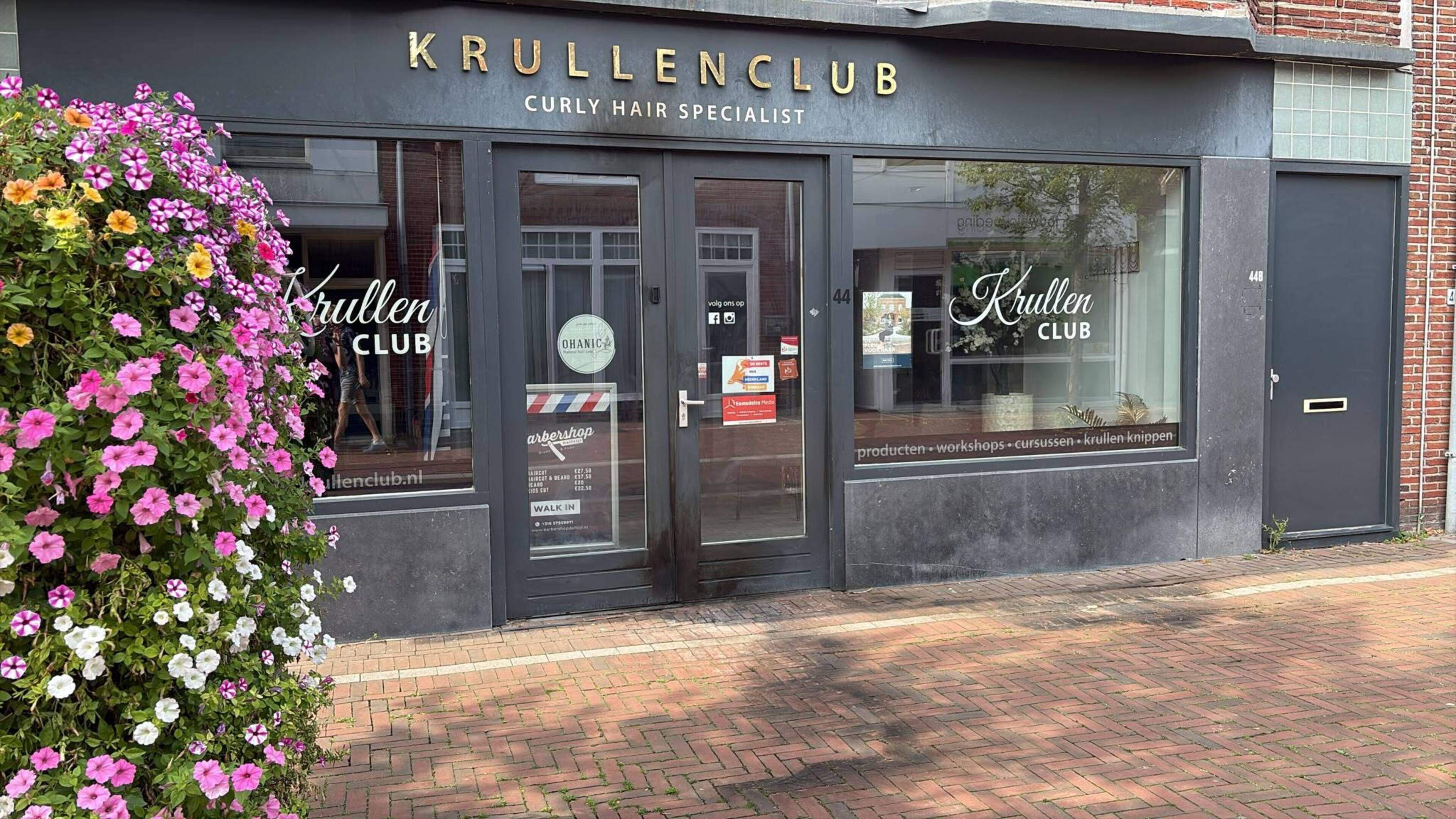 De schrik zit er goed in na explosie voor winkelpand in Delfzijl. ’Het is voor mij nu wel gedaan hier’