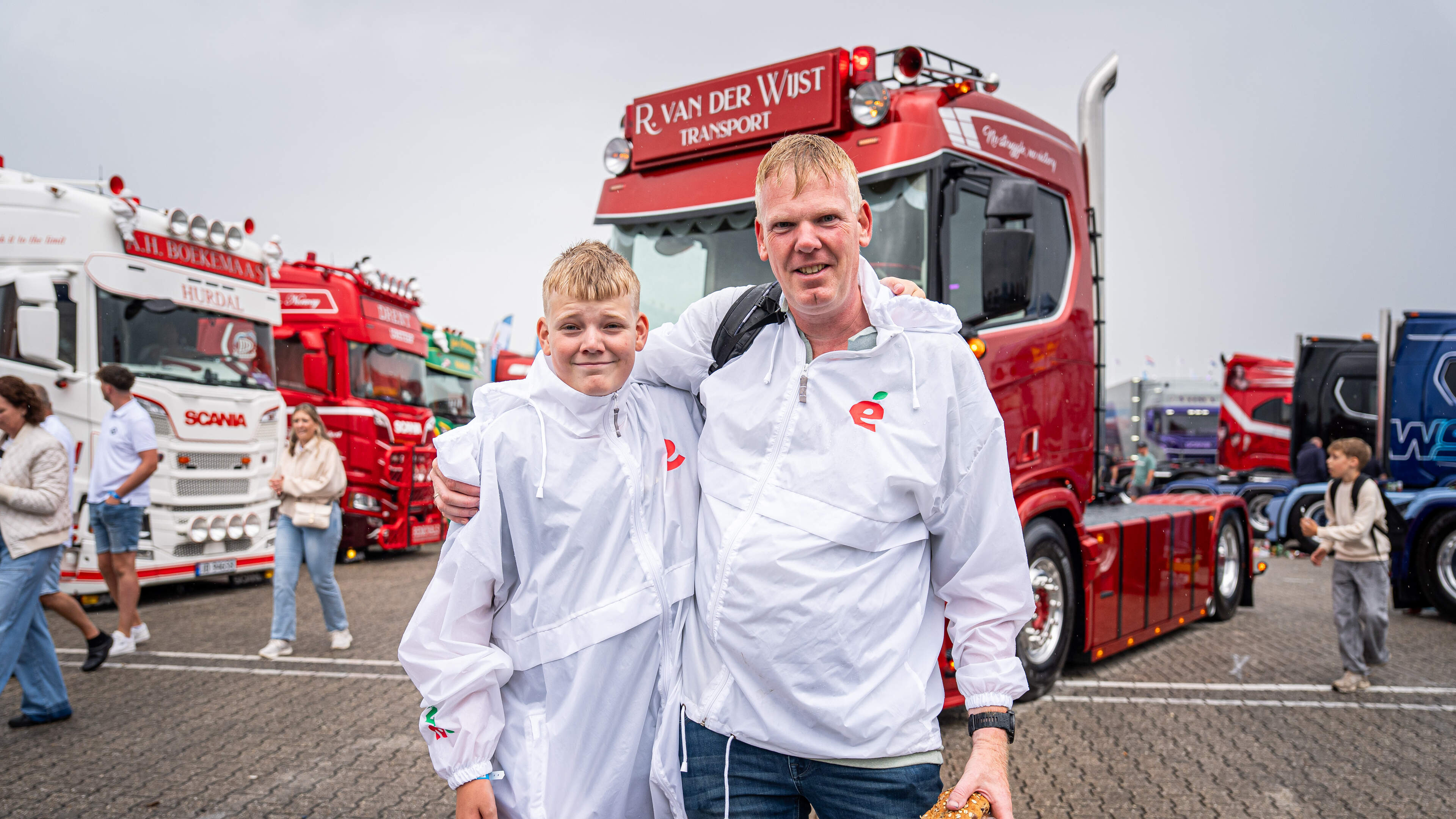 Vader- en zoondag voor Jan-Willem (46) en Tim (14) uit Ten Boer op Truckstar Festival in Assen. ’Hij