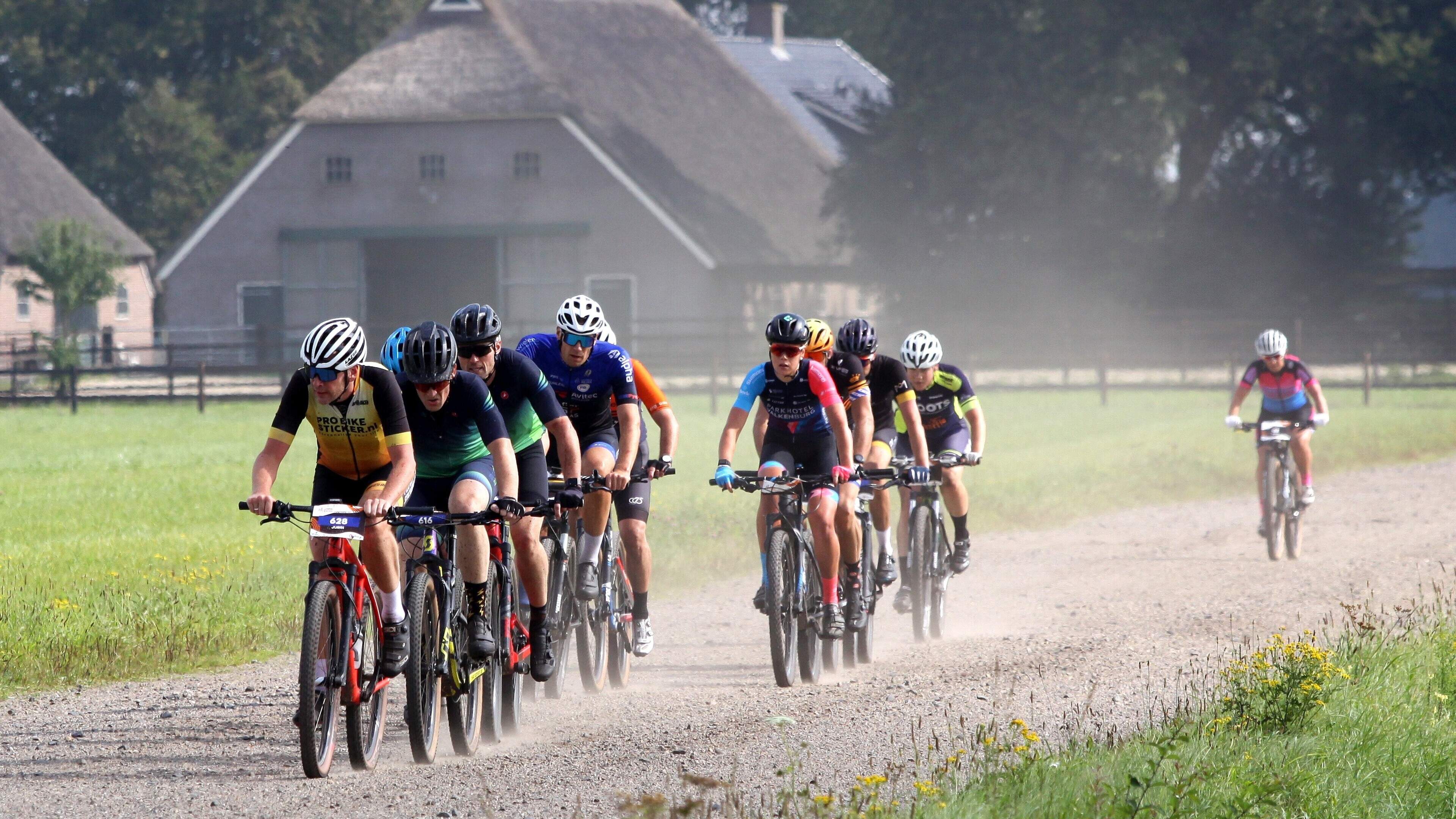Sleen organiseert Nederlands kampioenschap MTB streetrace. ’Snelle en spectaculaire wedstrijd door h