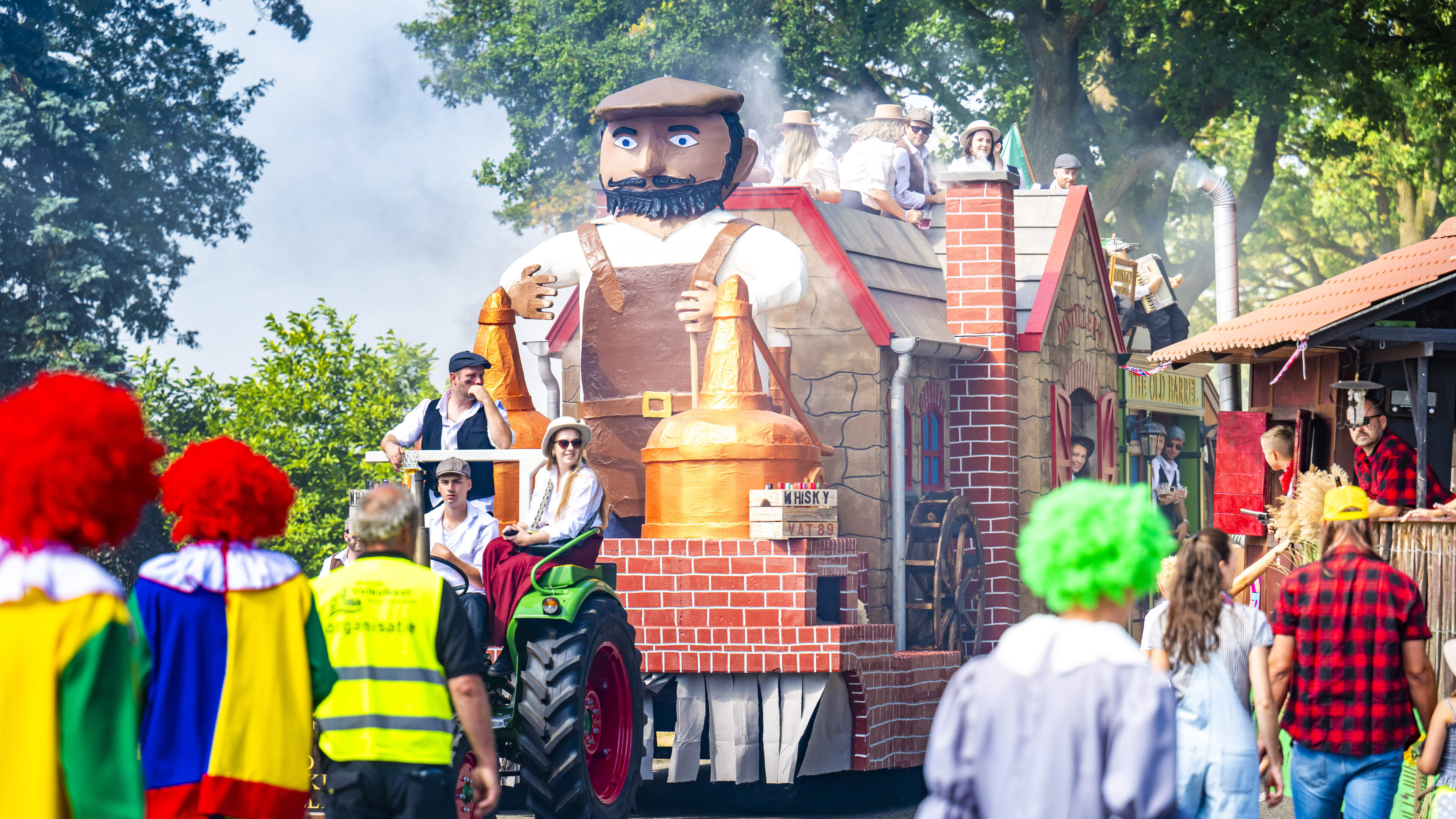 Optocht van Volksfeest Nieuw-Schoonebeek is waar visueel spektakel. ’Waar ik vandaan kom kennen ze z