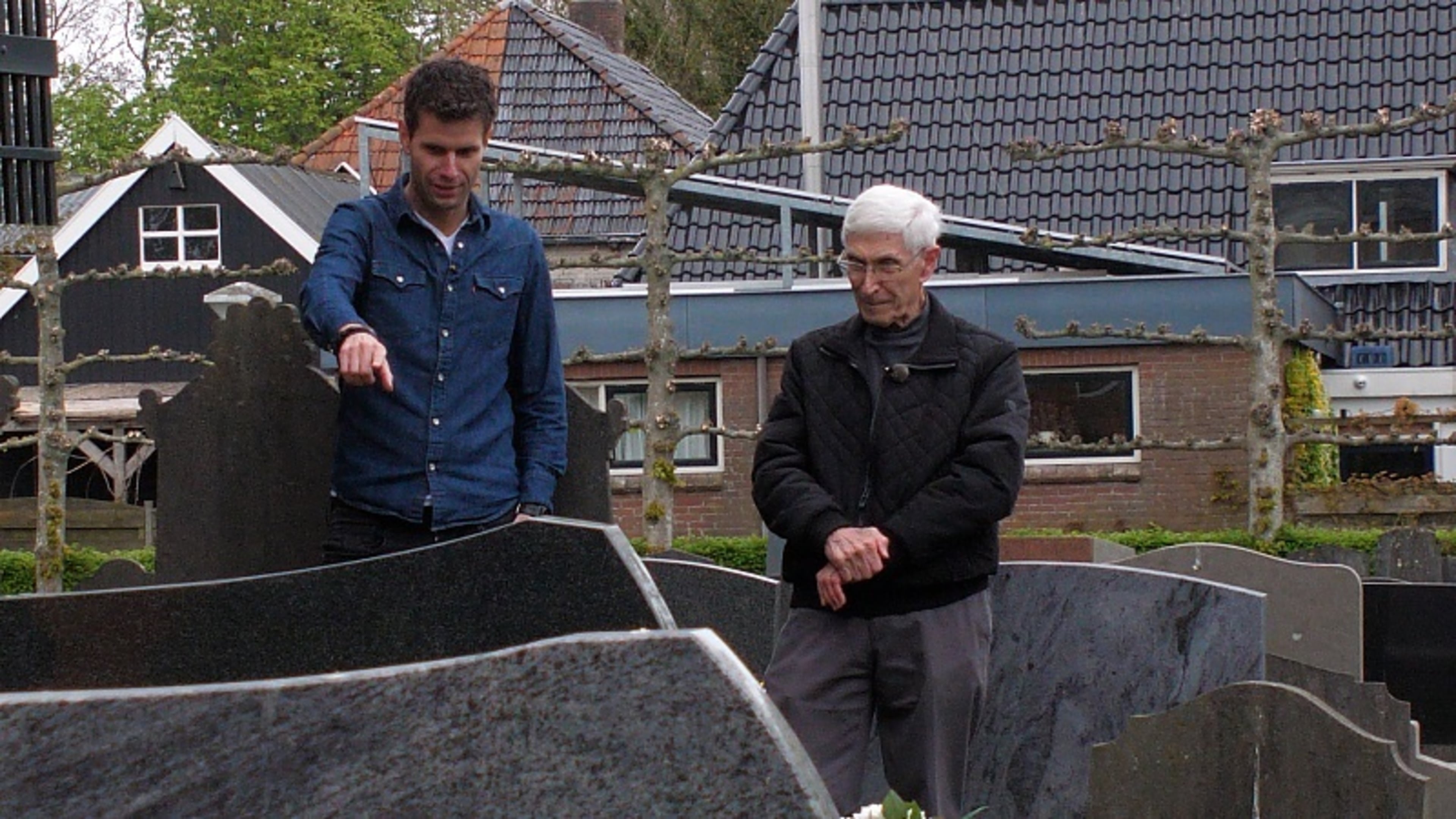 Verloren oorlogszoon weer even terug in Engwierum: ‘Ik heb de oorlog overleefd, maar daar heb ik zel