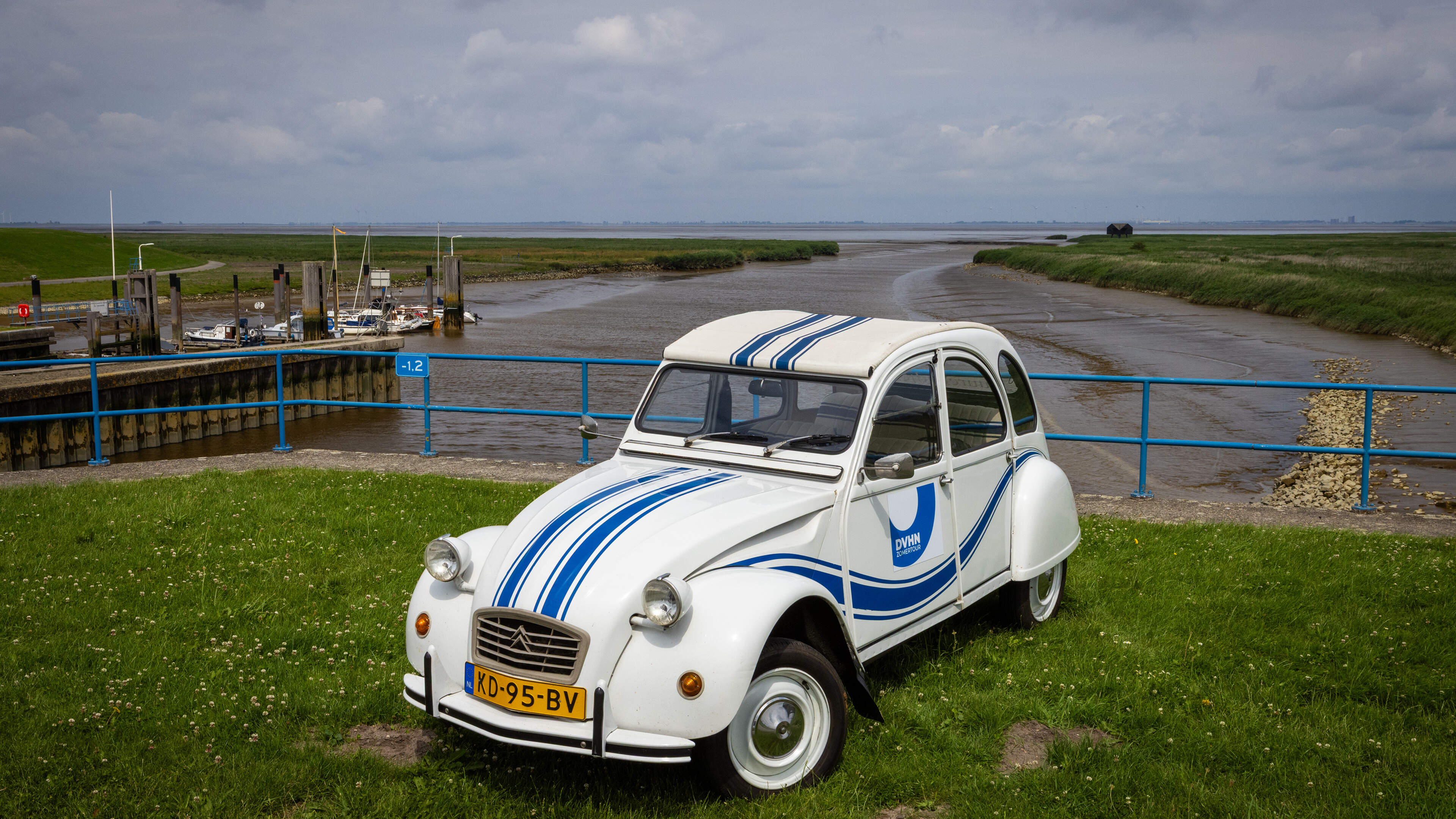 Wie afreist naar Nieuwe Statenzijl vindt rust, ruimte en een goed bakje koffie. Merijn (36): ’Stil. 