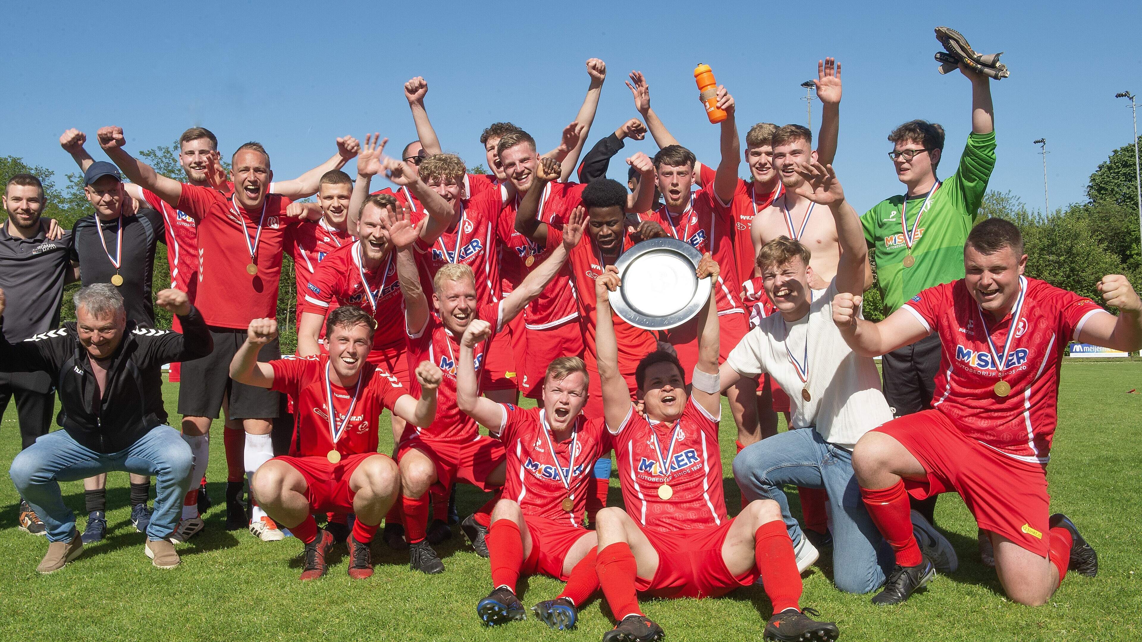CEC verstoorde bijna het kampioensfeestje van Bargeres, scheidsrechter Koerntjes was de gebeten hond