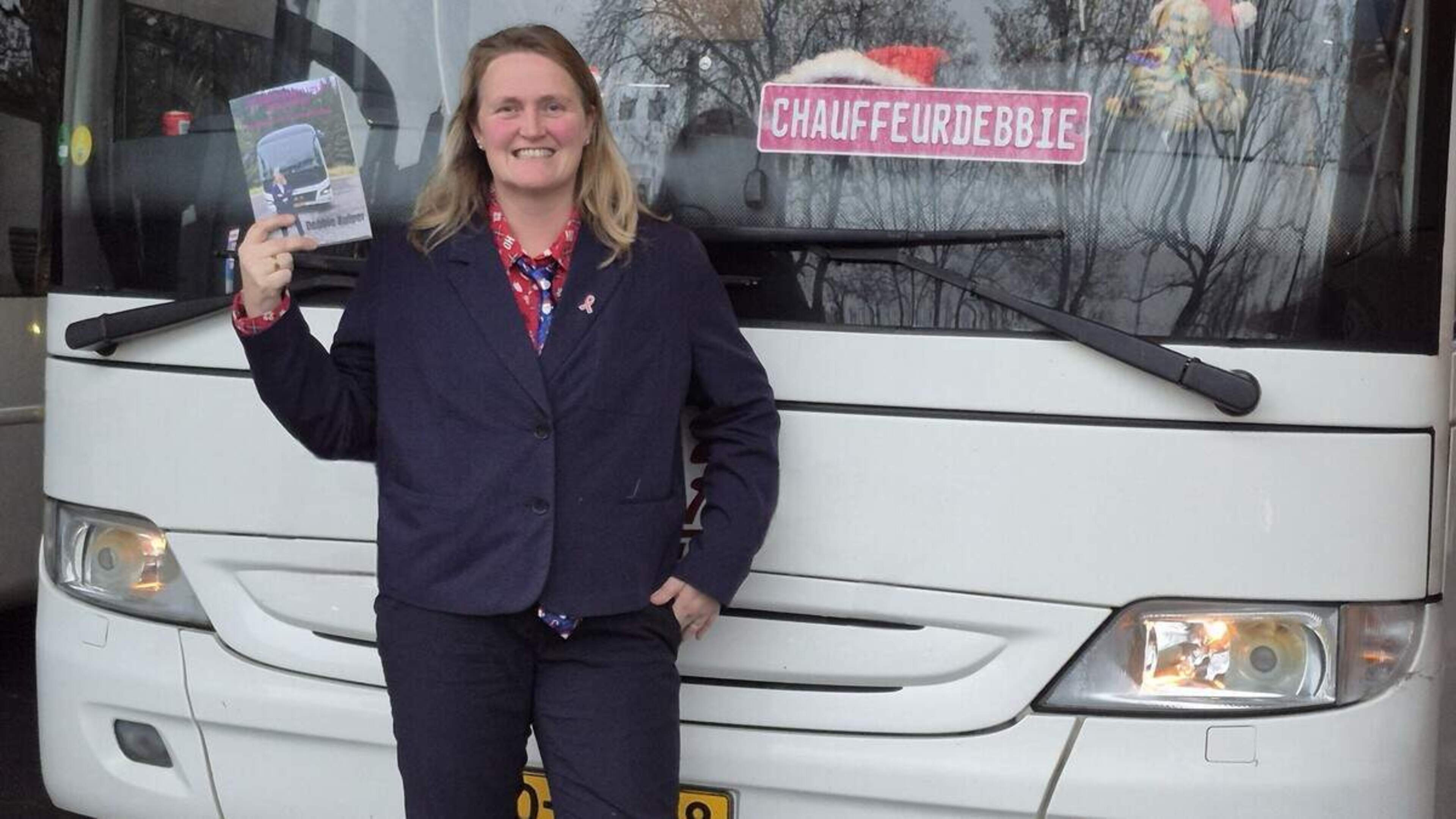 Finsterwolder touringcarchauffeur Debbie Kuiper doet mee aan nieuw seizoen ’Meiden die Rijden’
