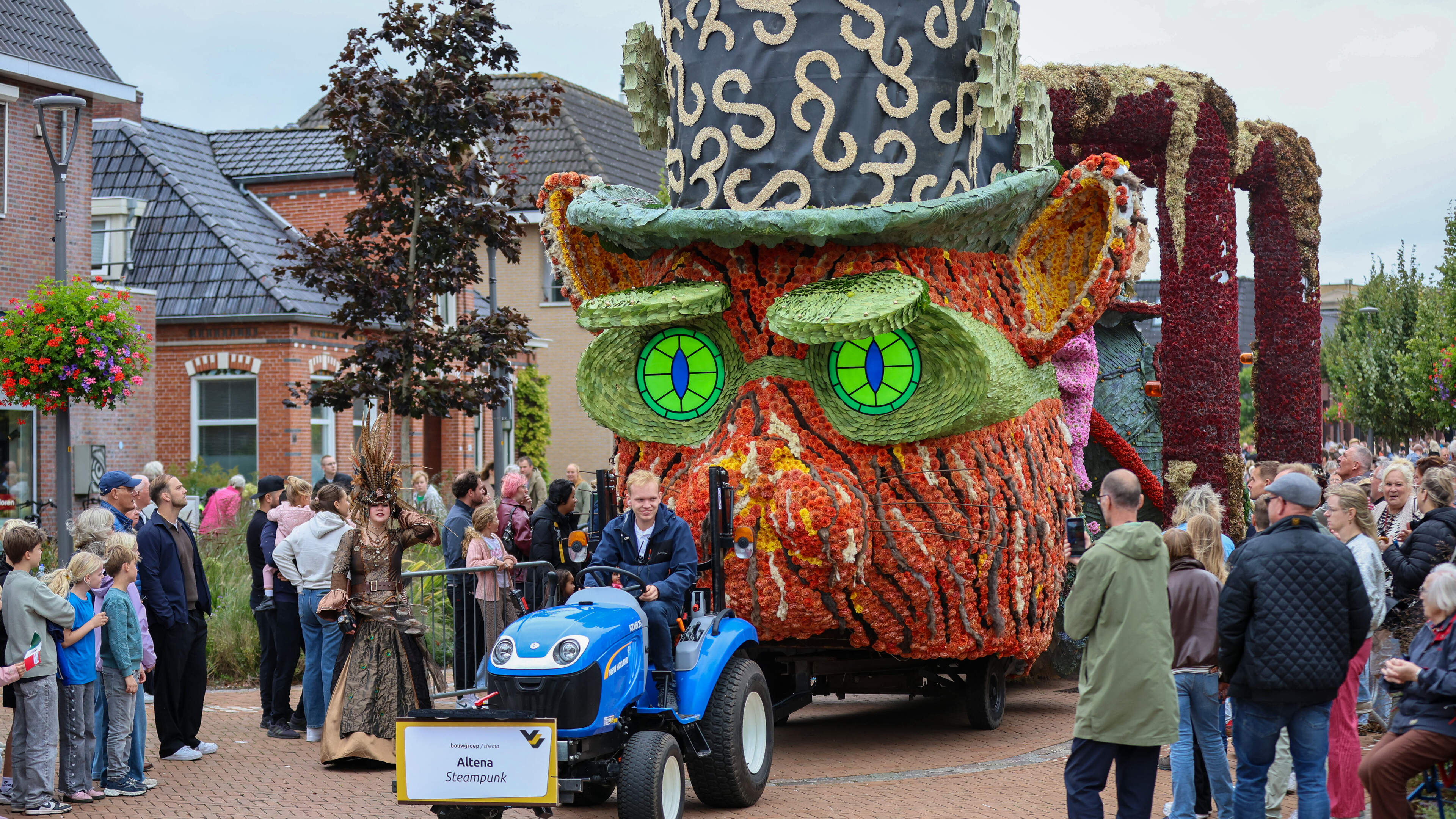 Duizenden bezoekers bij Rodermarktparade in Roden