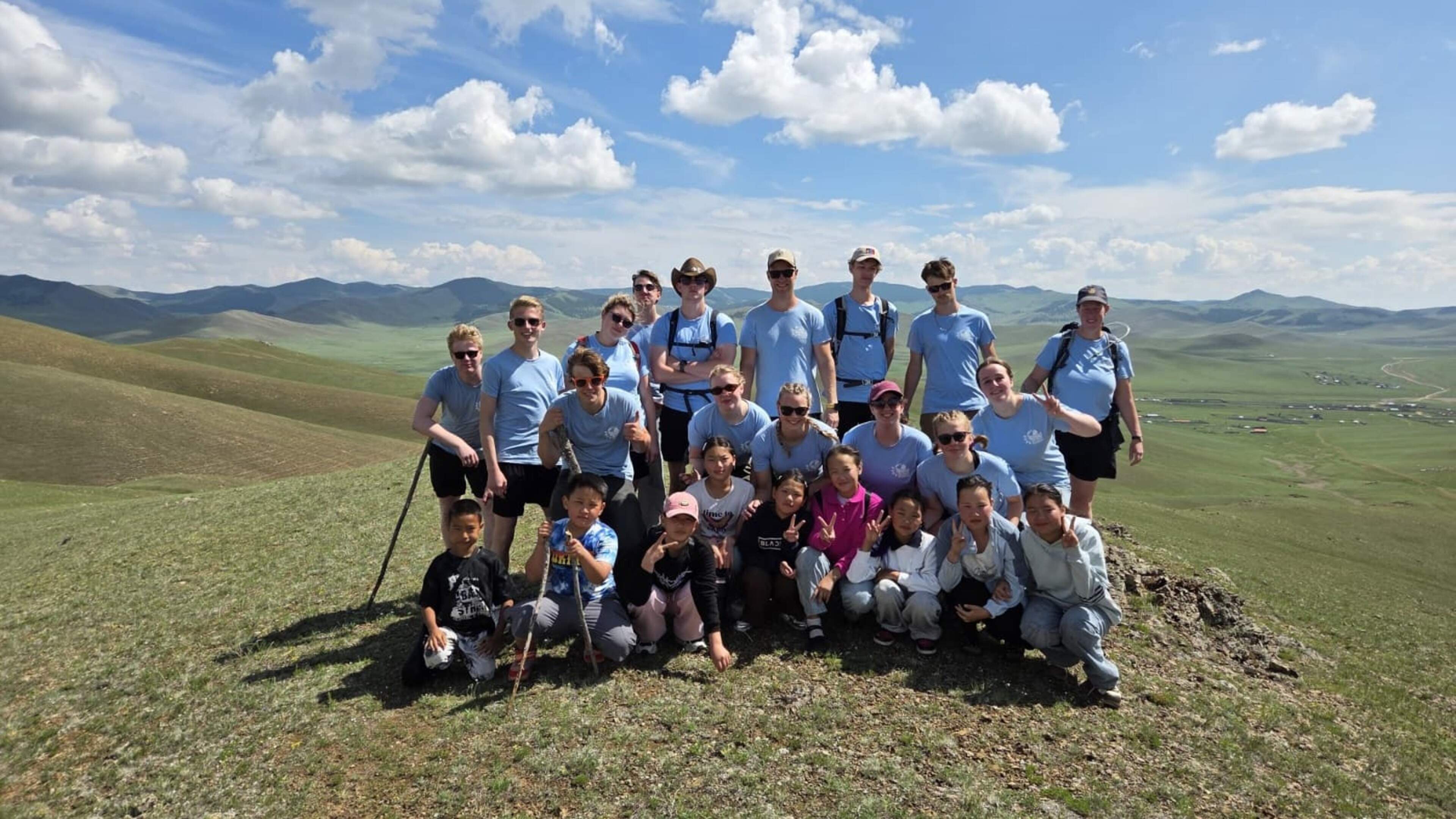 Leerlingen RSG Ter Apel zijn op ’schoolreis’ in Mongolië. ’Ze hebben hier ook gewoon Instagram’