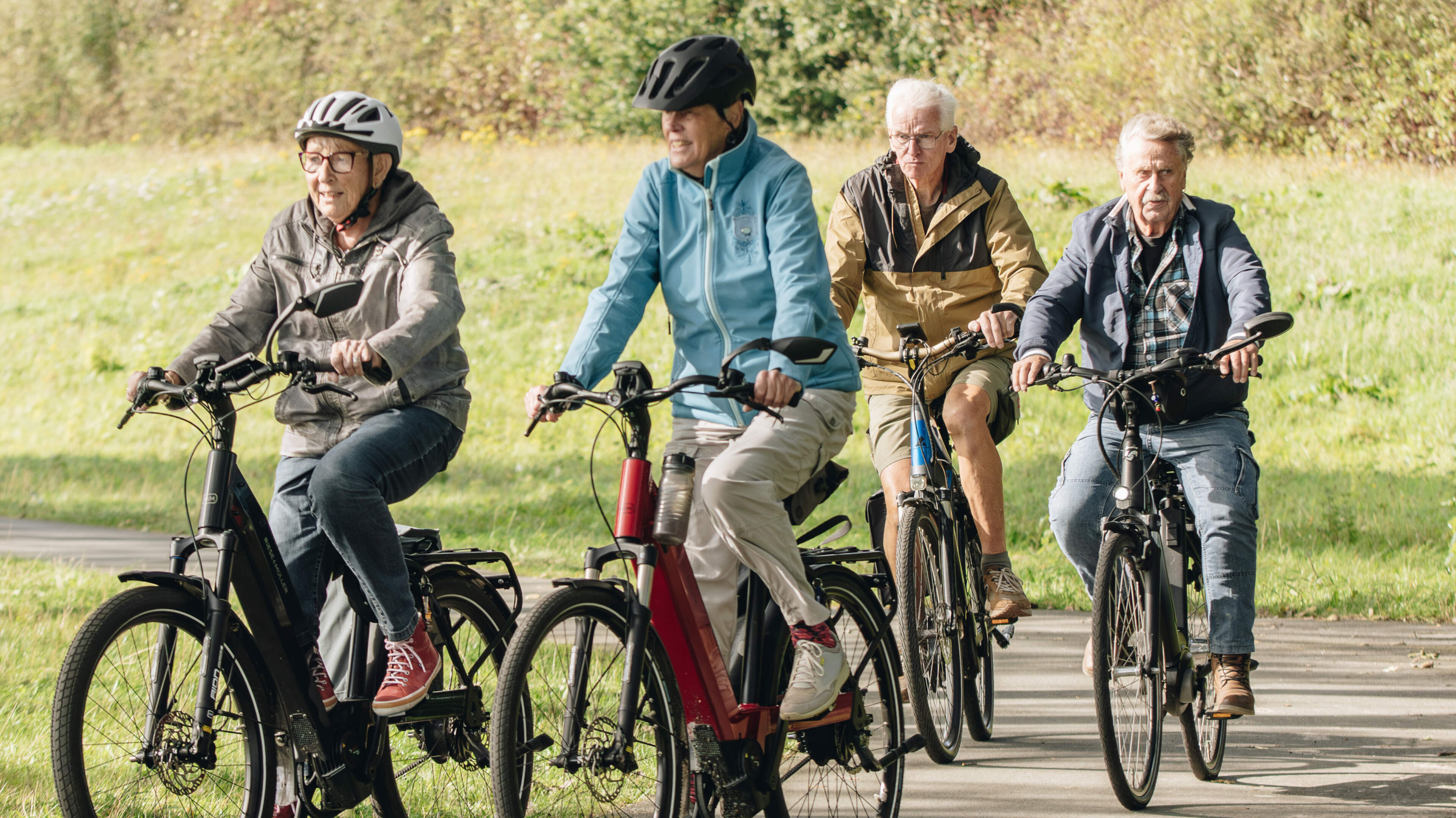 Happen en Trappen vanuit Veendam. Fietsers genieten van de streek