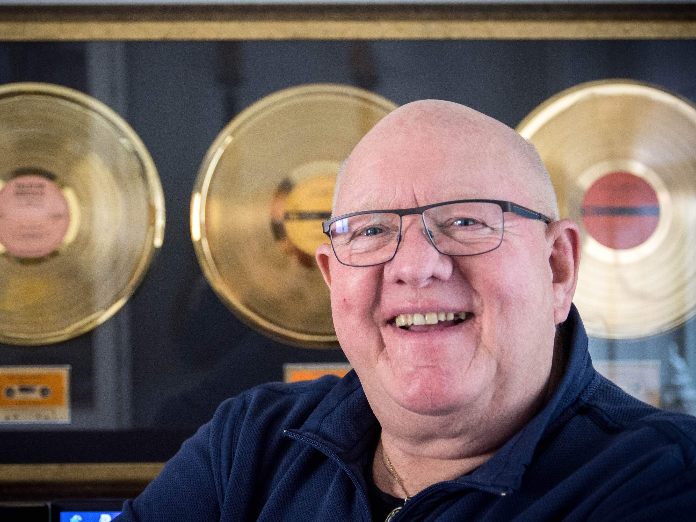 Zanger Henk Wijngaard in ziekenhuis: dotteren nodig | Dagblad van het  Noorden