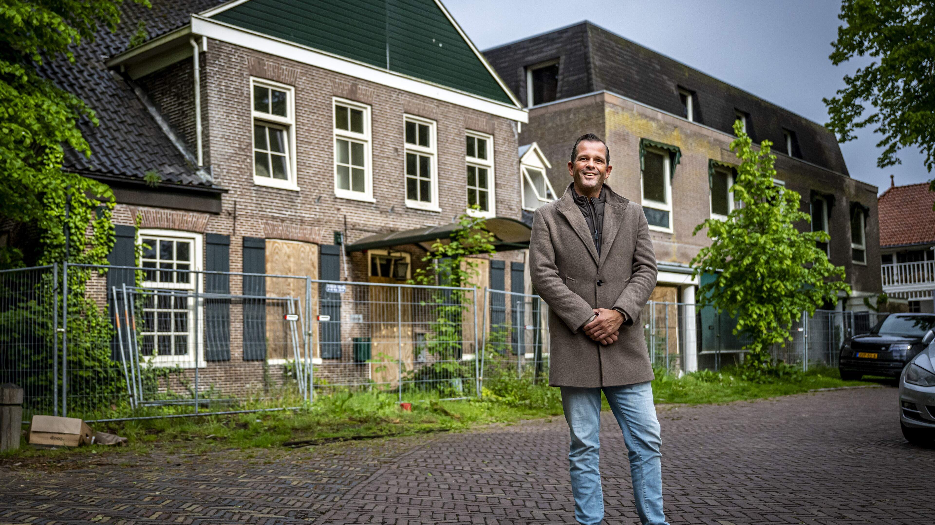 Eeuwenoud Hotel Braams krijgt nieuw leven dankzij Johannes (42) uit Emmen. ‘Gieten heeft dit nodig’