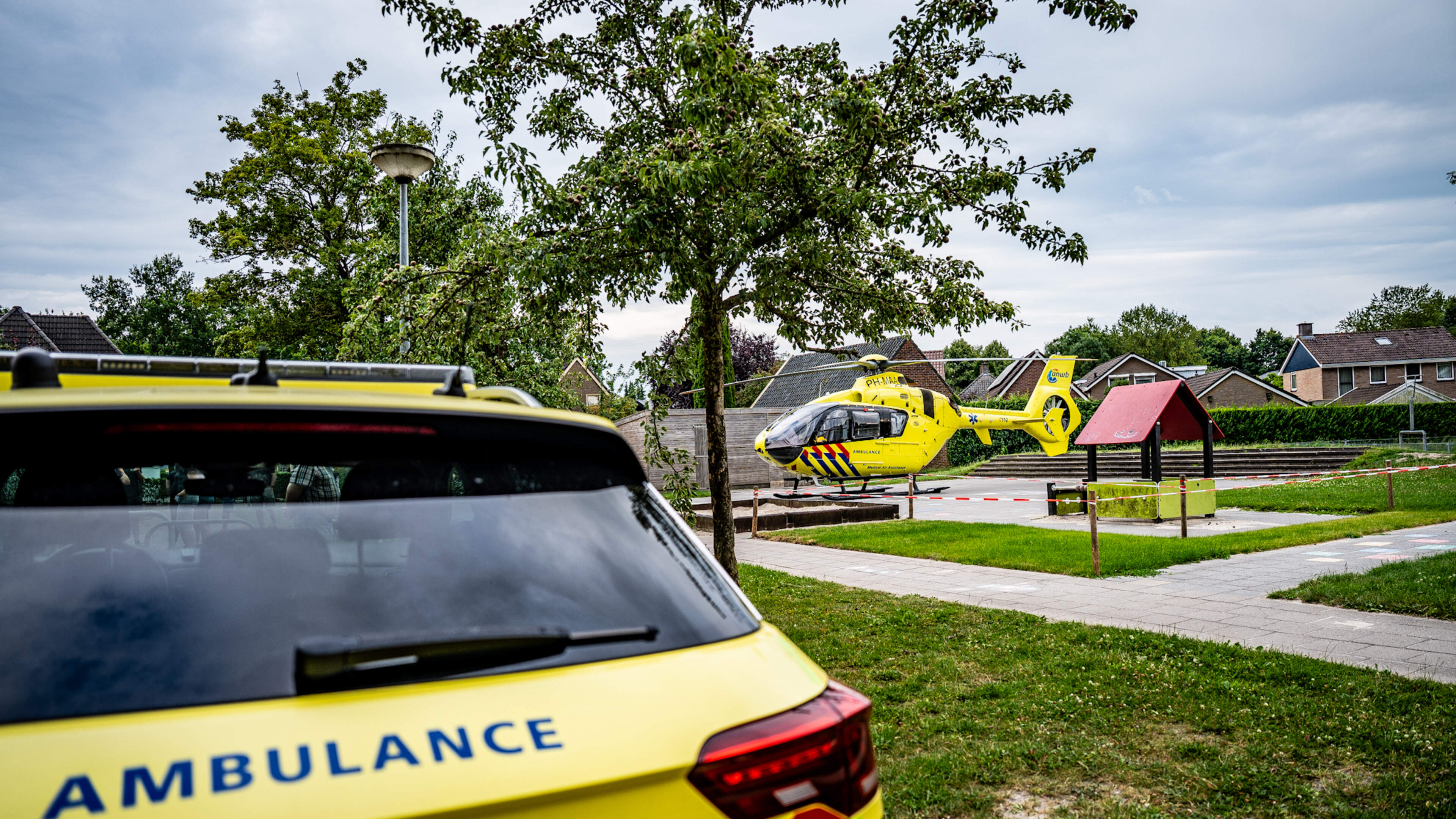 Grote inzet na ongeval in boerderij in Hijken en brommerrijder gewond na aanrijding in Opende