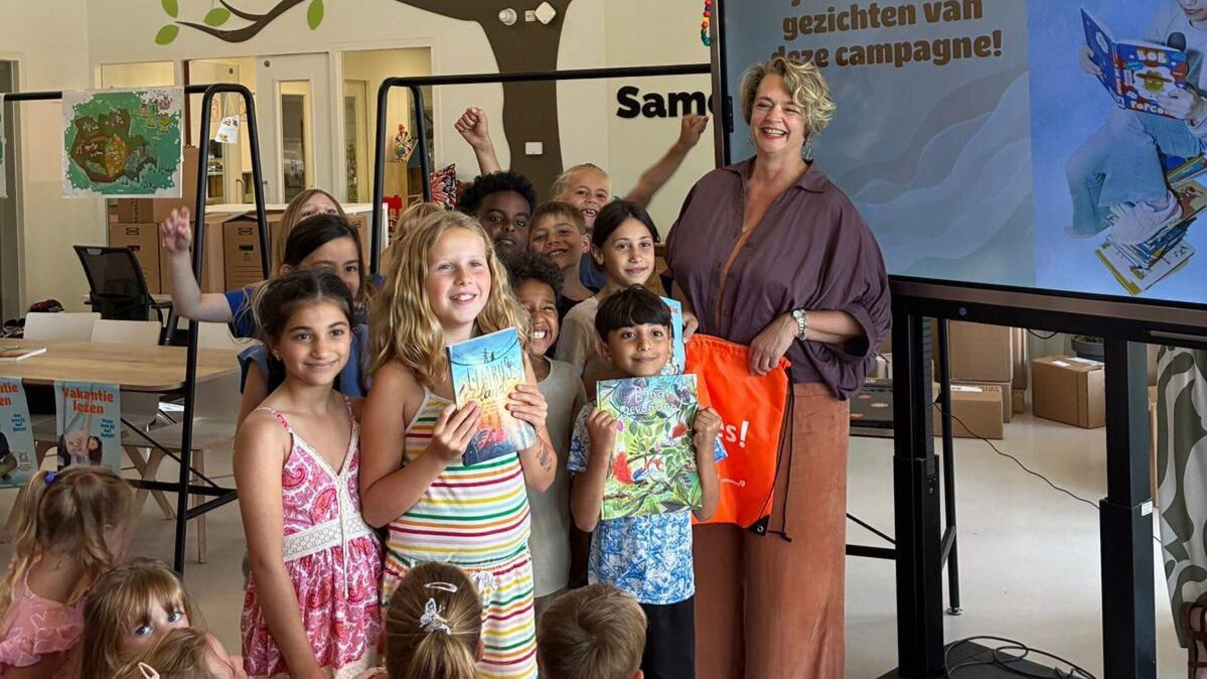 Hoe krijg je je kinderen deze zomer aan het lezen? ’Geef ze vooral niet jouw lievelingsboeken van vr
