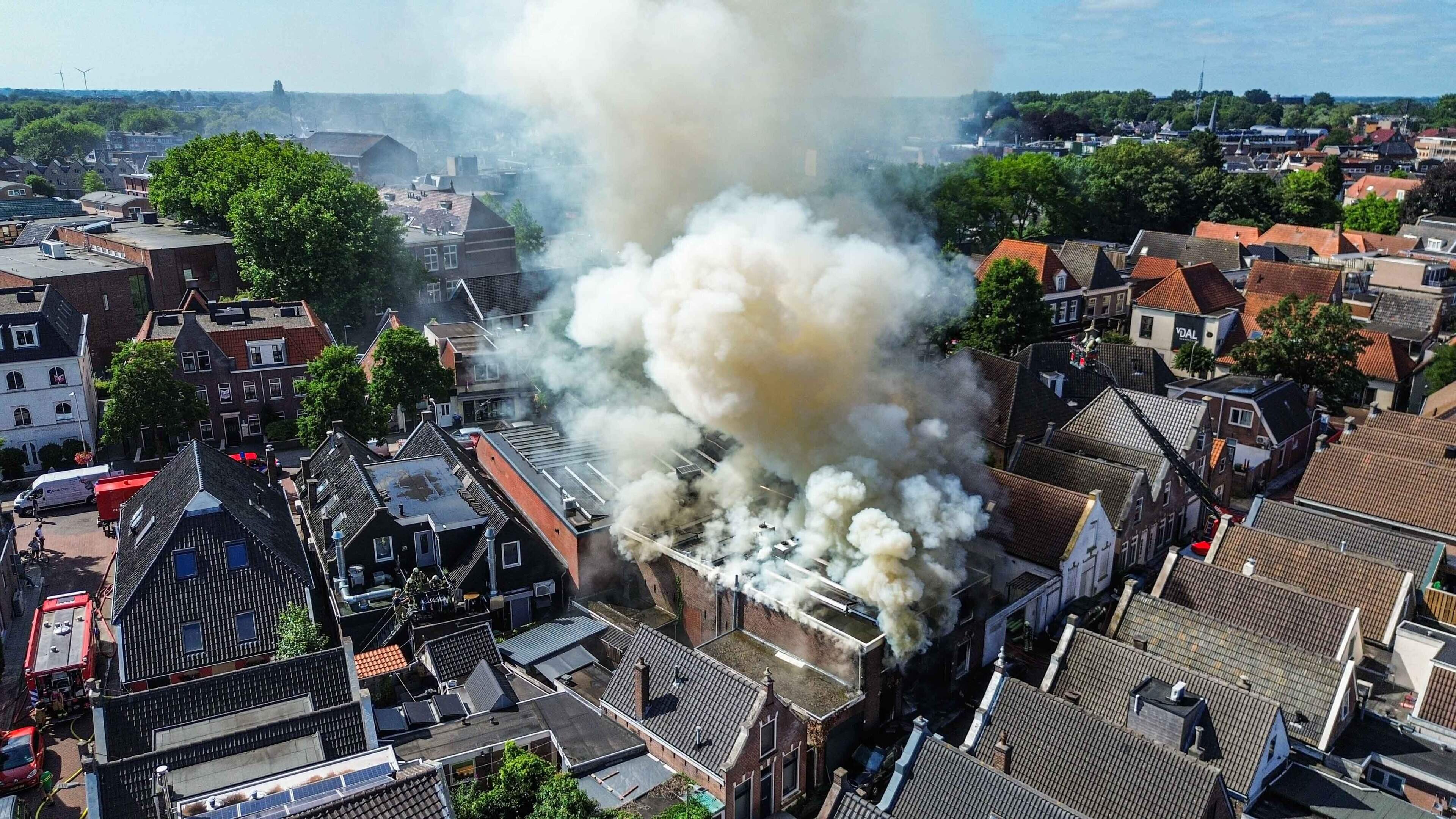 Een grote brand bij de slagerij The Butchery in Meppel met flinke gevolgen voor de binnenstad: dit g