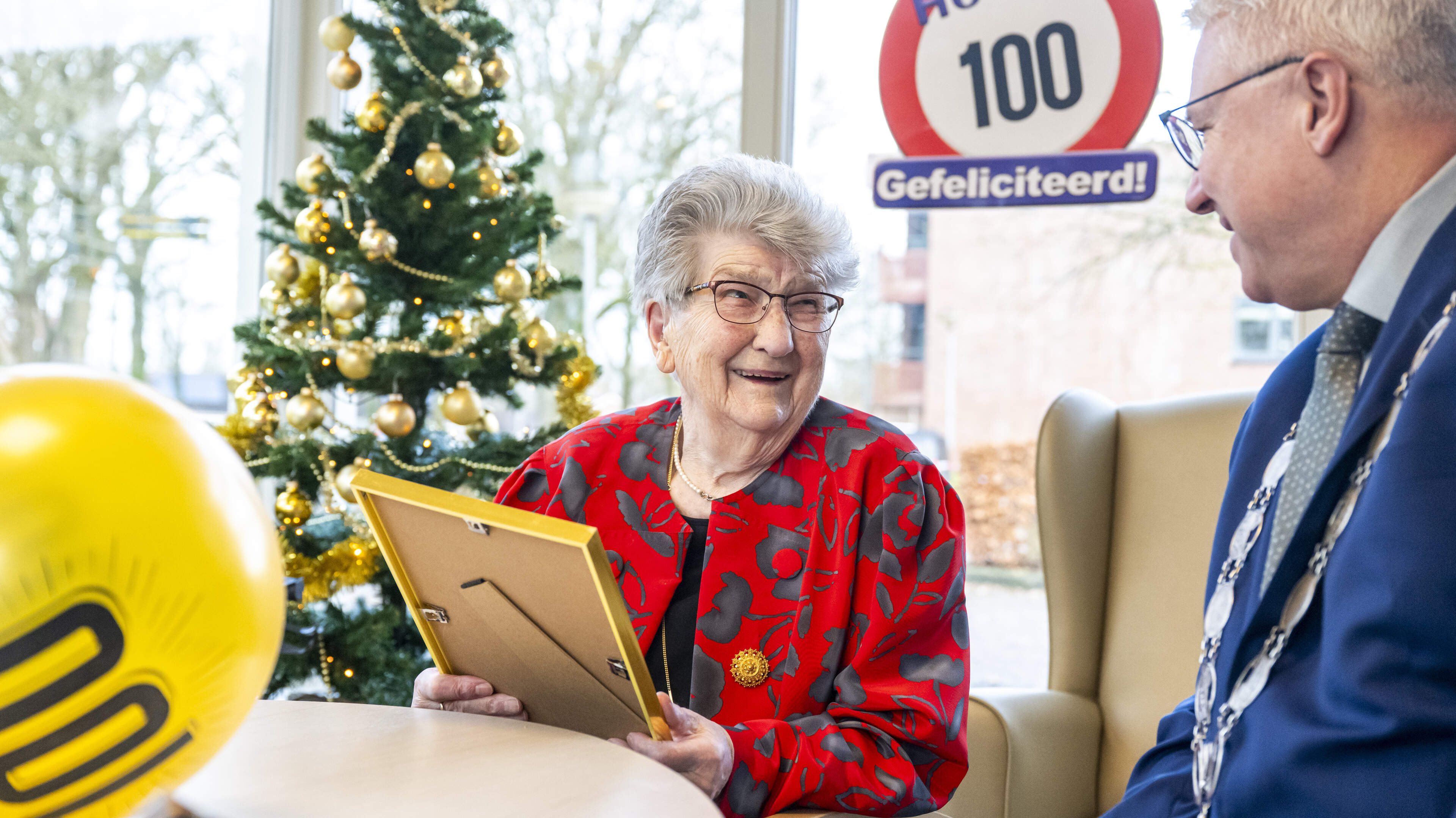 Hillie Speelman uit Westerbork is 100 jaar oud. ‘Ik loop elke dag een rondje om de dierenweide’
