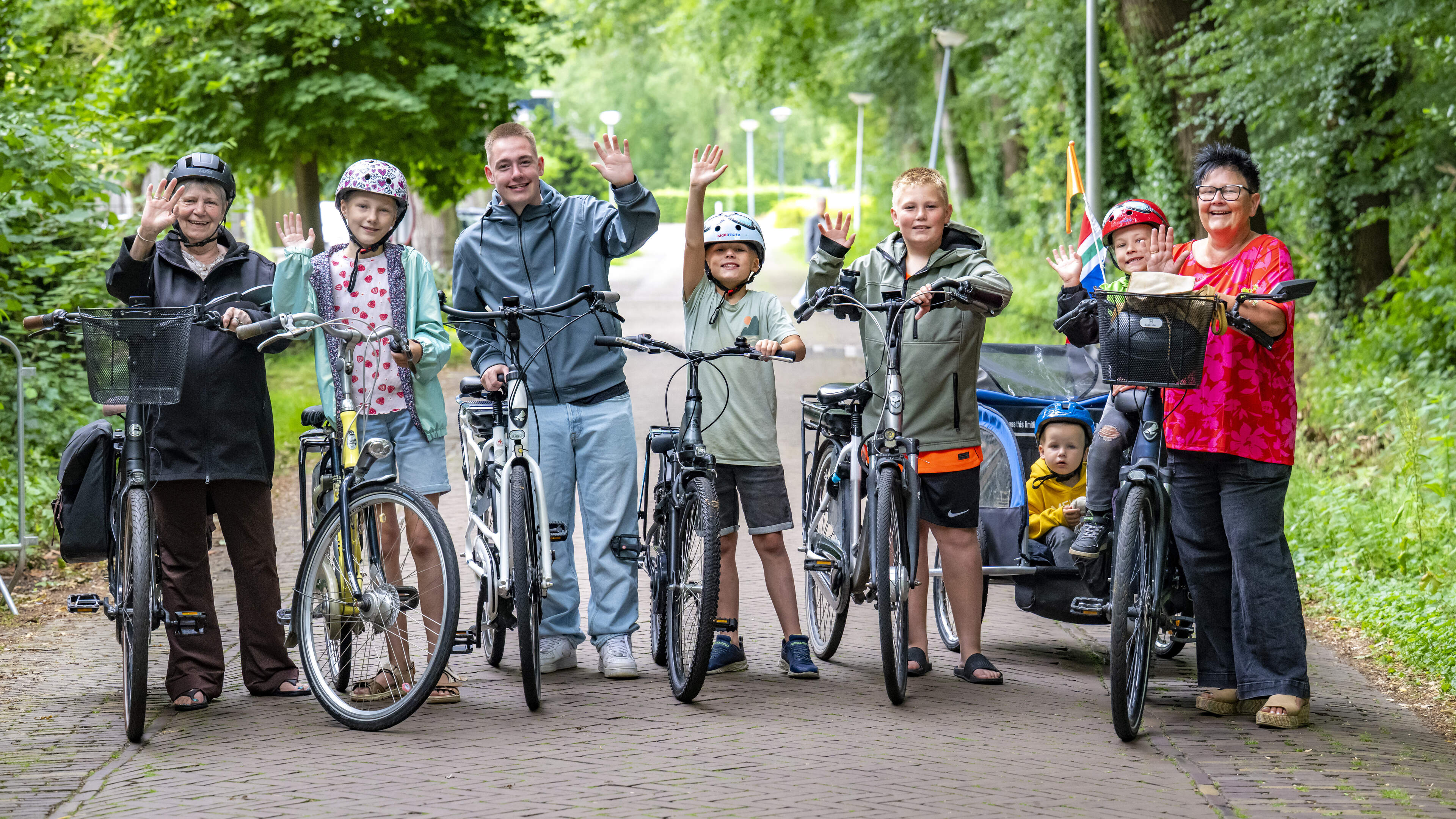 Westerbork is klaar voor een feestje op de fiets. Bertus (65): ’Ik sta klaar met kaas, bubbels en zo