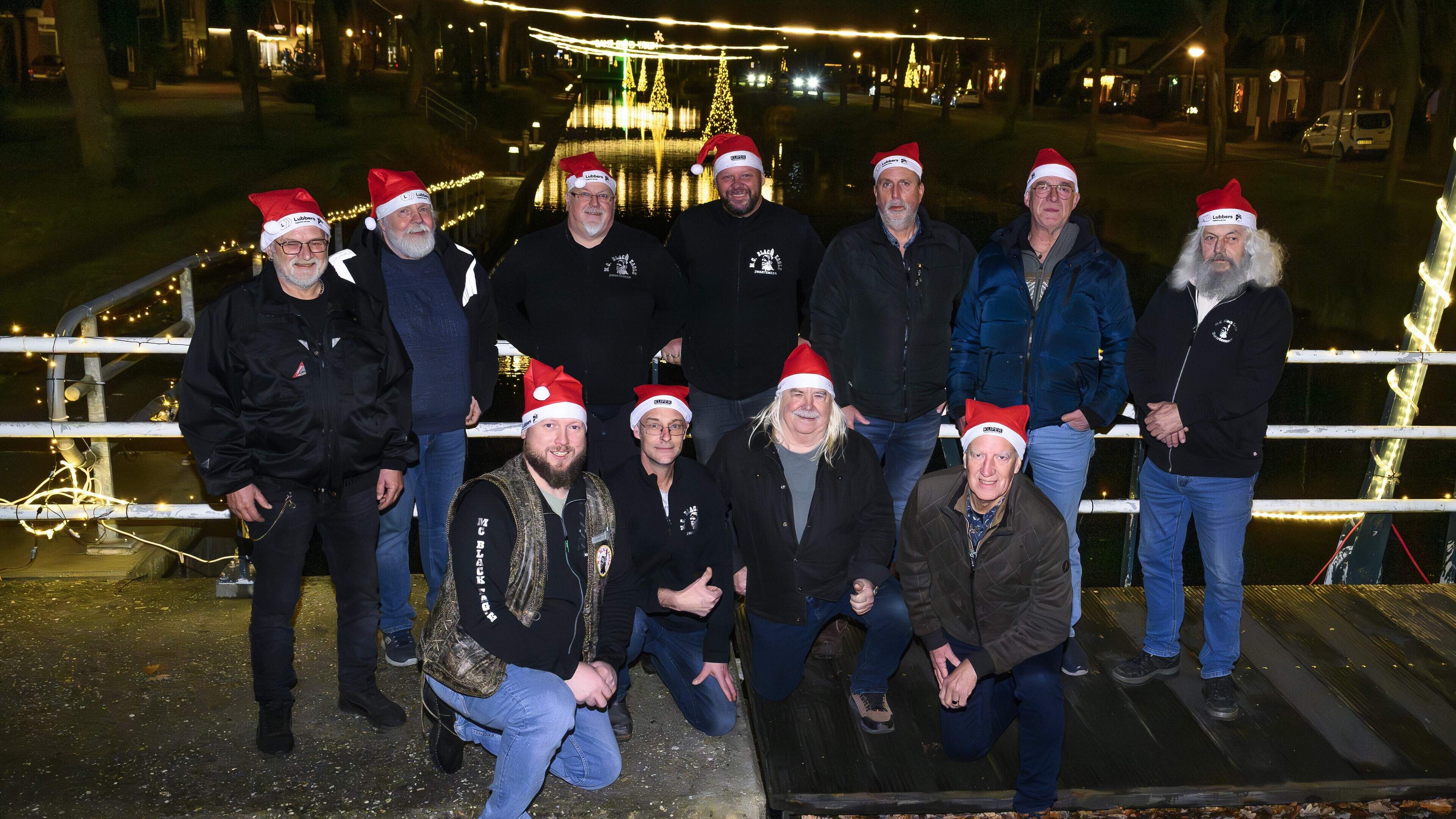 Motorclub Black Eagle hangt elk jaar Zwartemeer vol met kerstversiering. ‘Het verspreidt sfeer en sa
