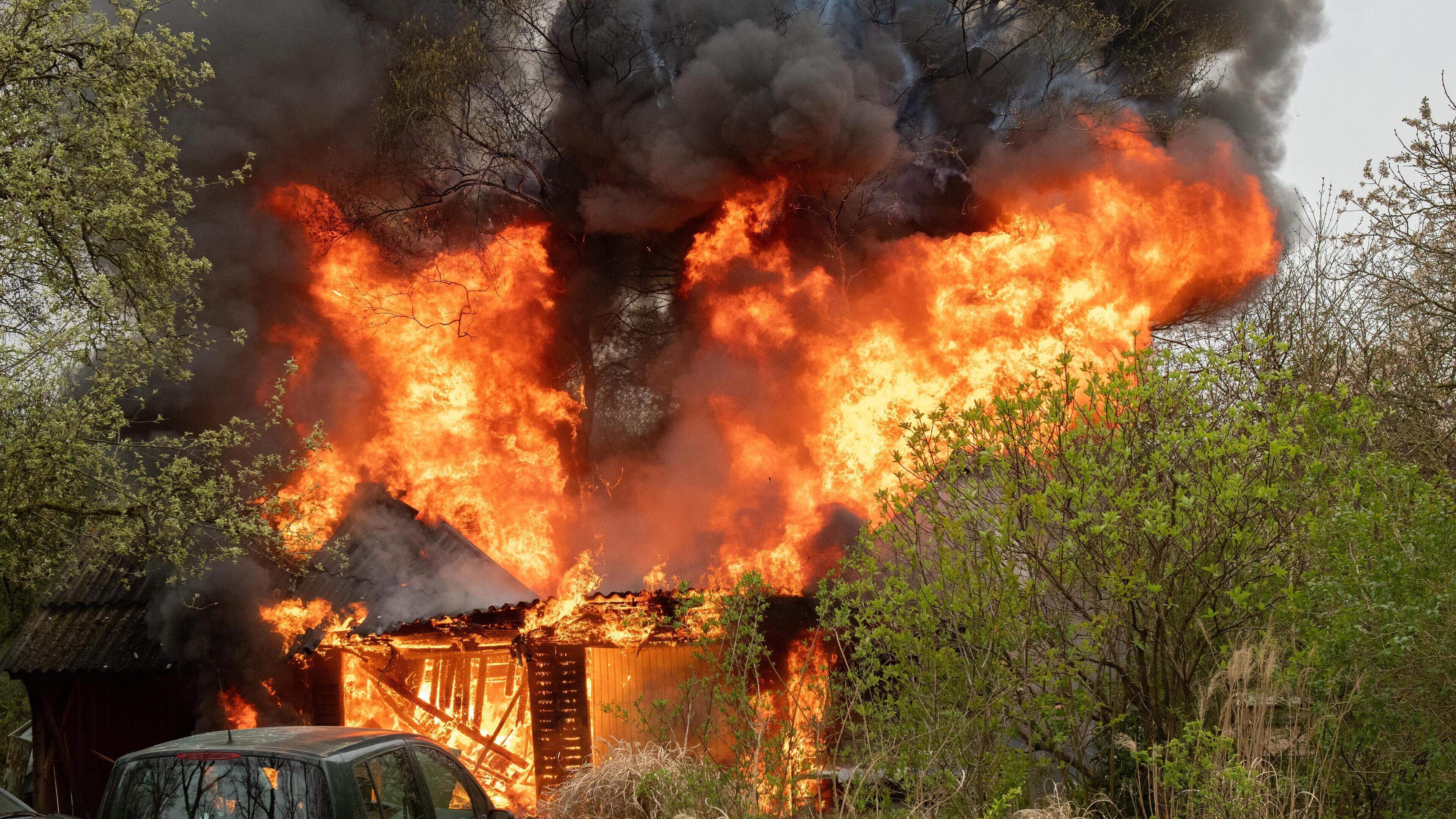 Schuur door brand verwoest in Wilhelminaoord