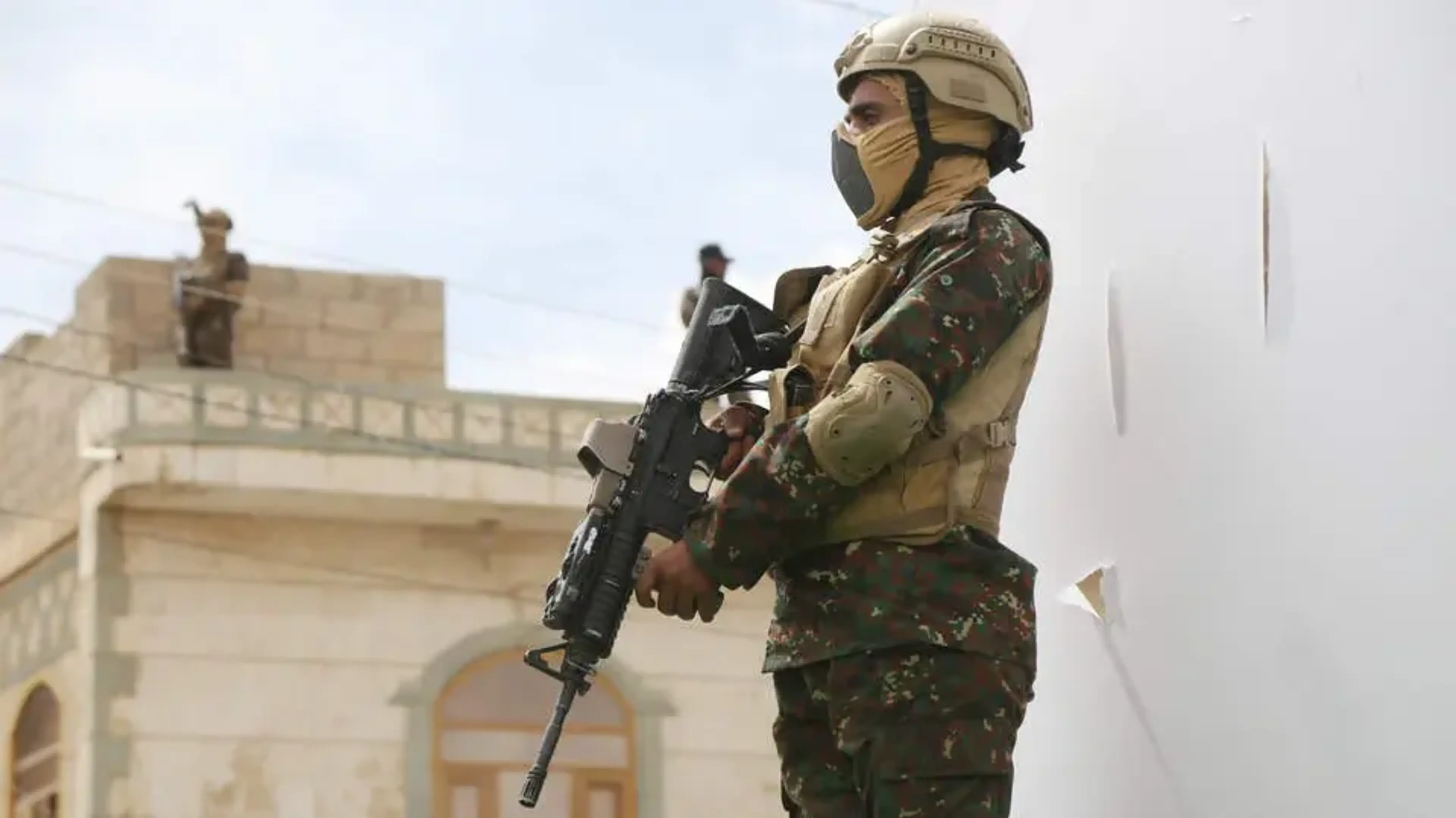 Zware explosies gehoord in hoofdstad Jemen, Houthi’s spreken van ’Saoedische agressie’