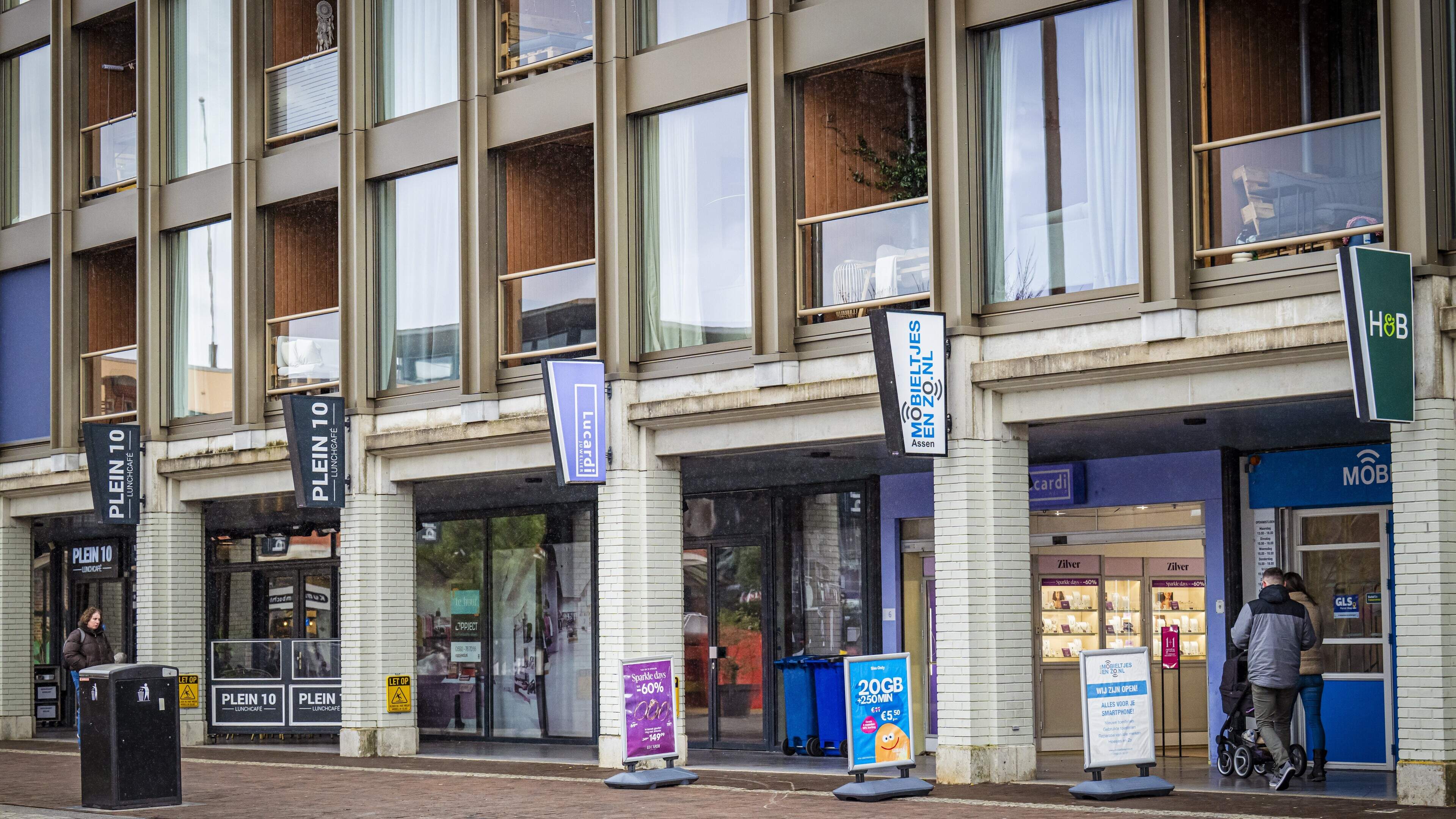 Ondernemers in Assen willen zelf winkelcentra beveiligen. ’Mensen een beetje opvoeden’