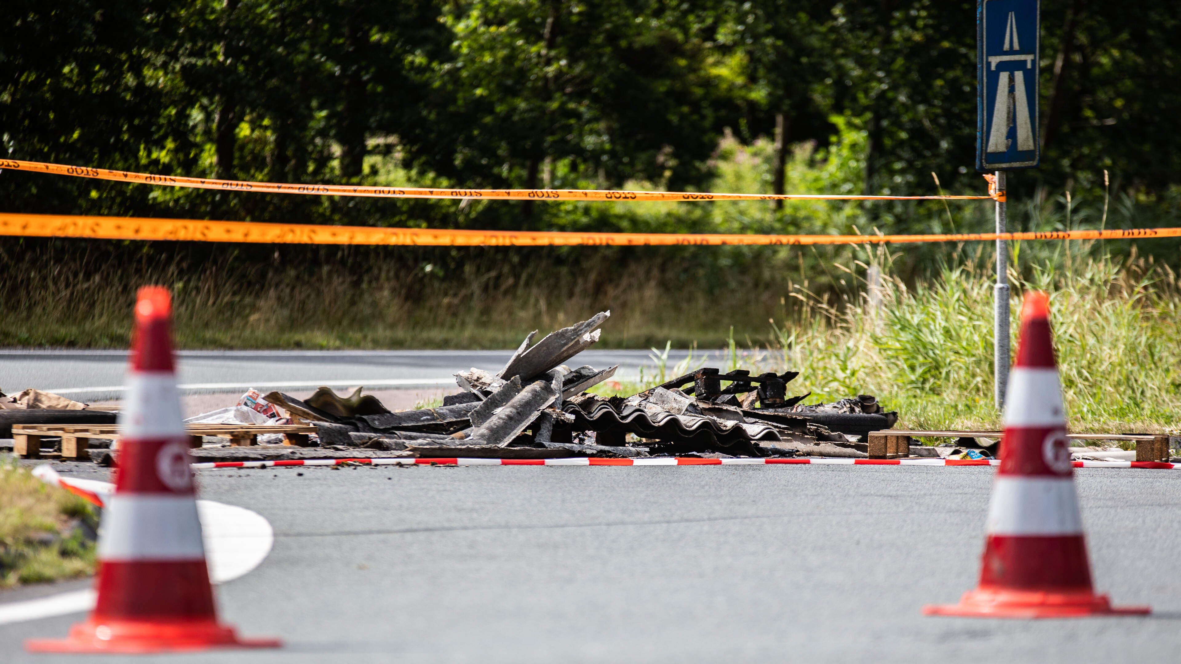 Politie houdt man (32) uit Westerkwartier aan voor afvaldumping op A7 bij Frieschepalen en Marum | v