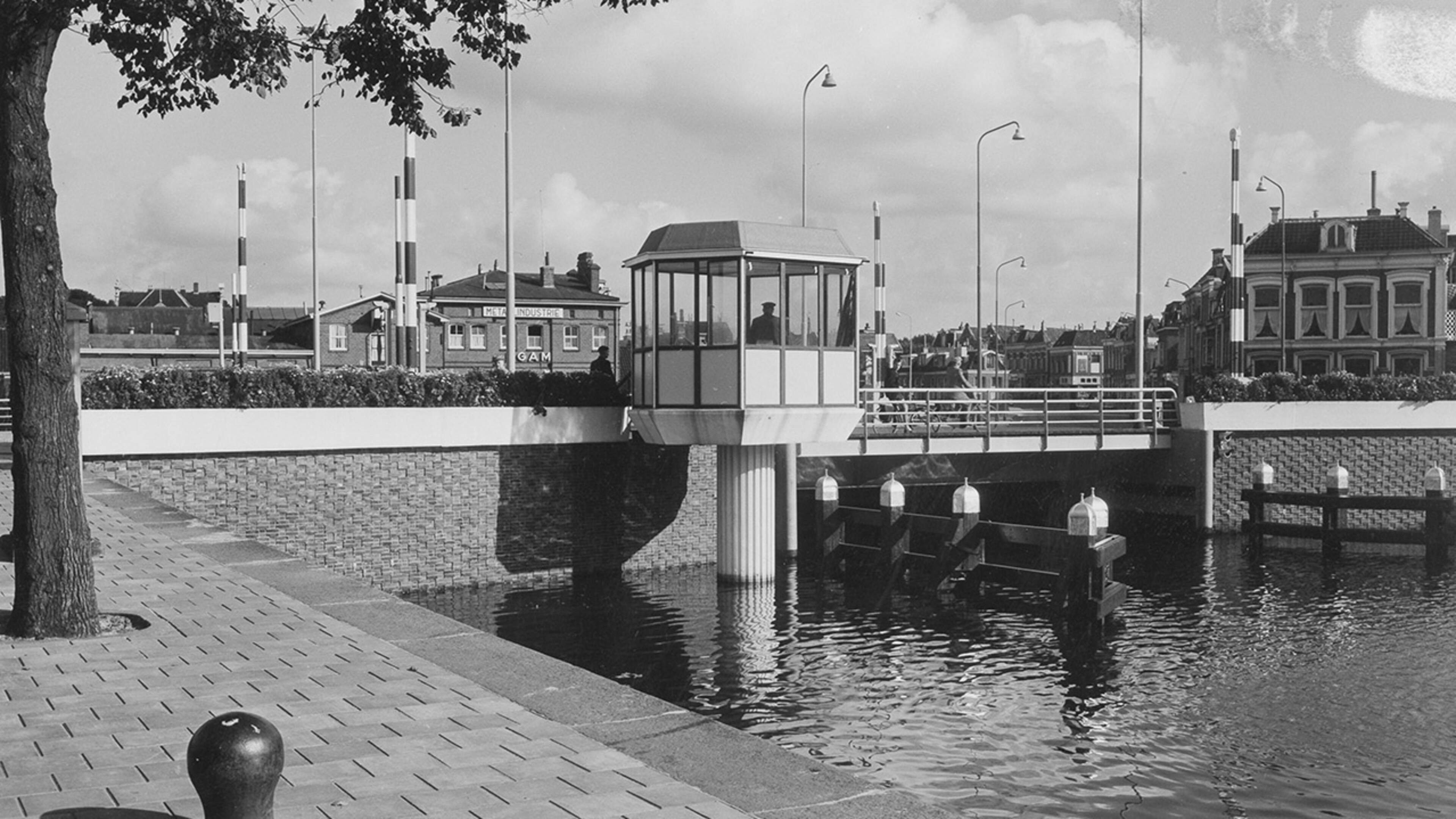 Waarom Groningers de Eendrachtsbrug nog altijd de ’Basculebrug’ noemen