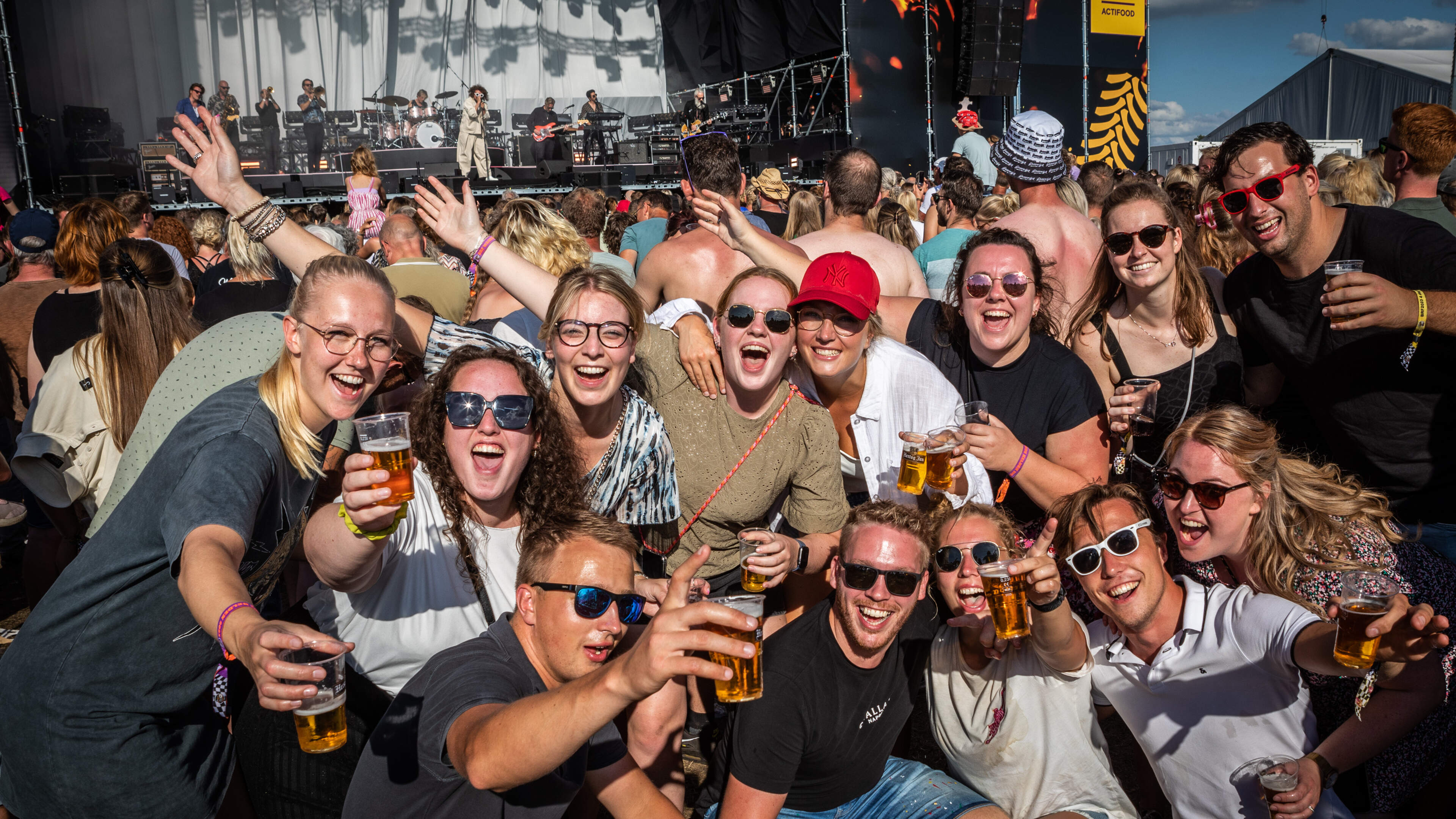 Boerenrockfestival in Drouwenermond met optredens van Suzan & Freek tot Mooi Wark. Doe je ook mee aa