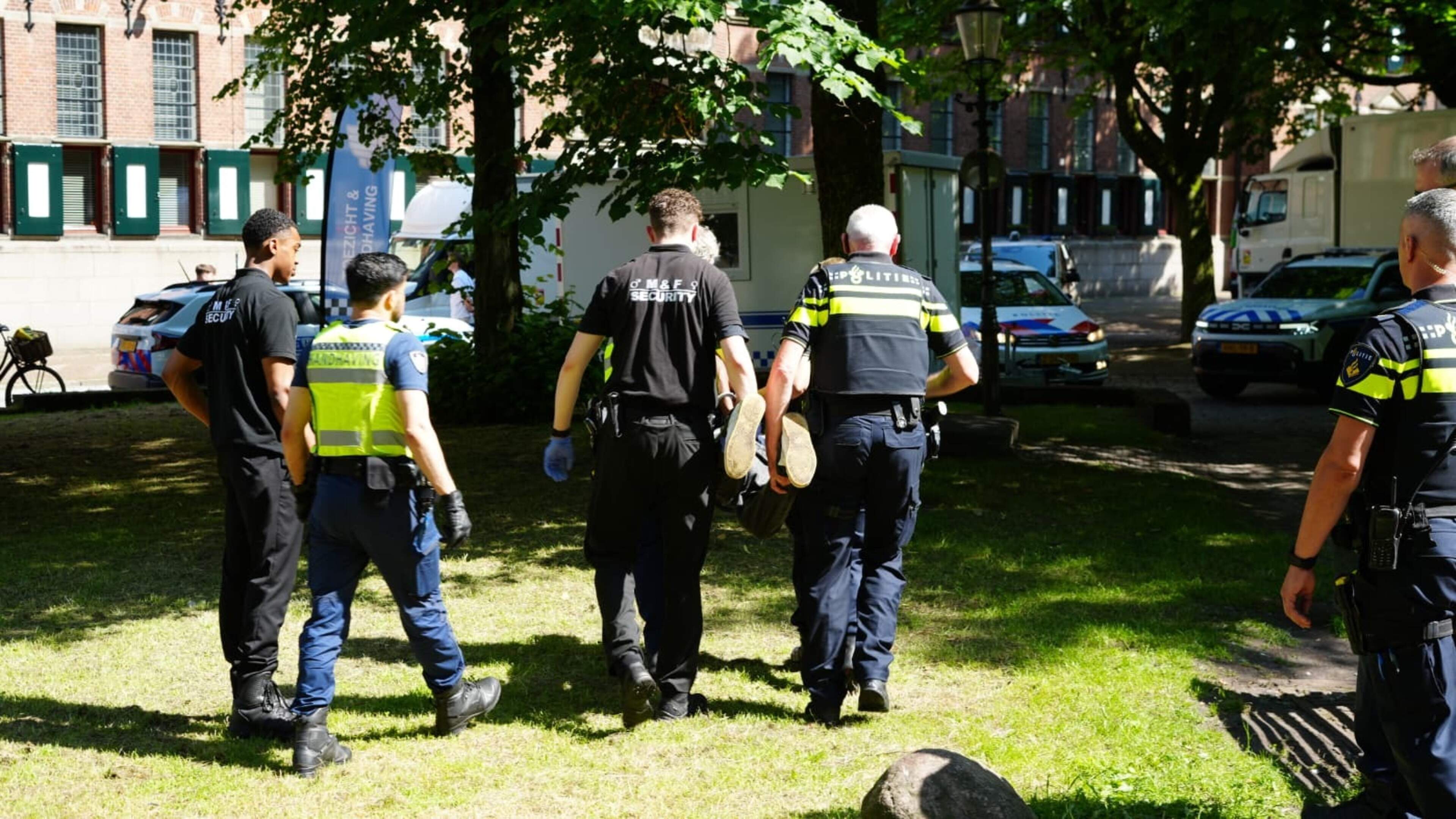 Problemen bij Martinikerkhof in Groningen voorlopig opgelost. Gemeente zorgt voor strengere handhavi