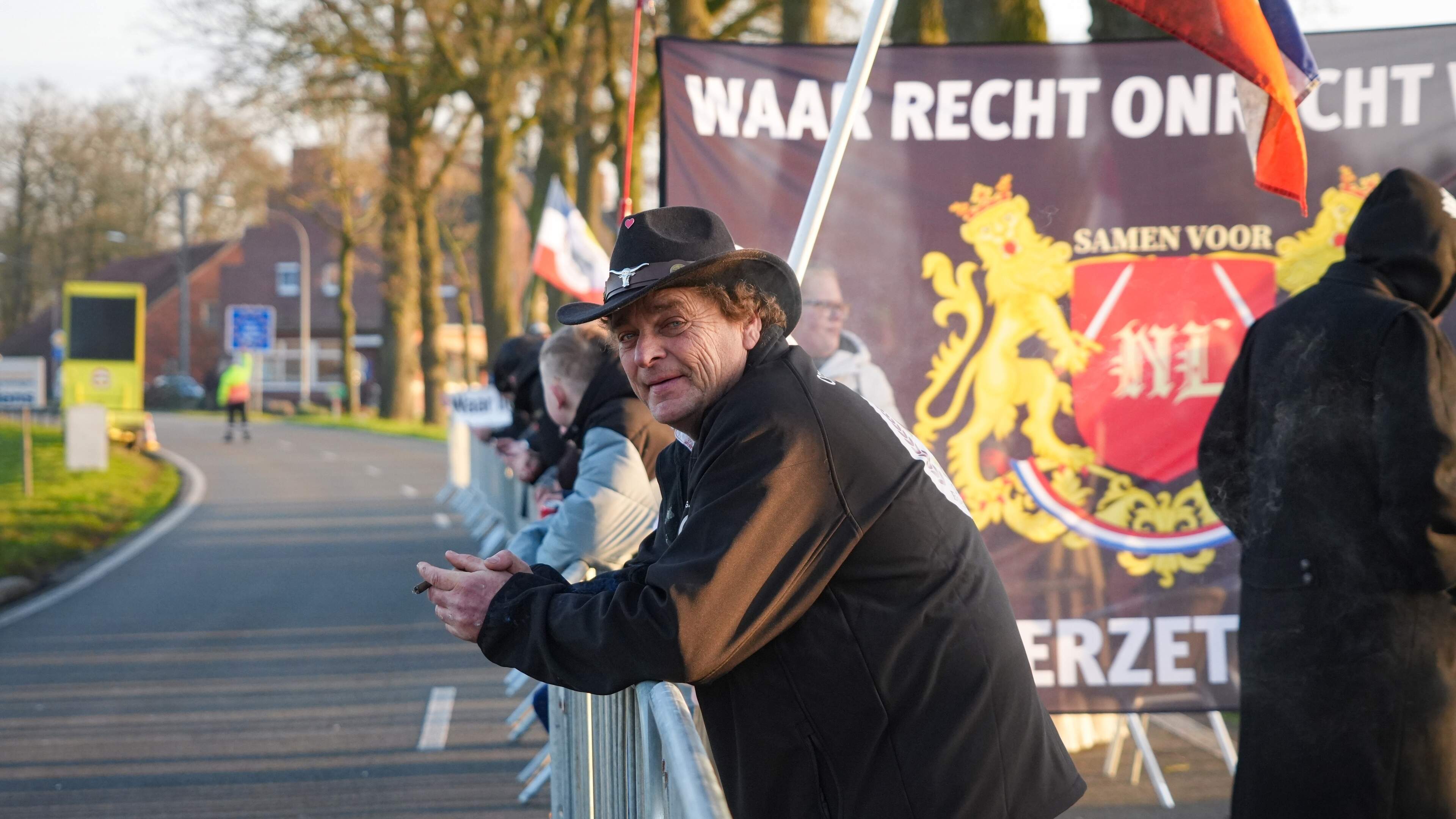 Jan Huzen zoekt niet alleen in Ter Apel de grens op