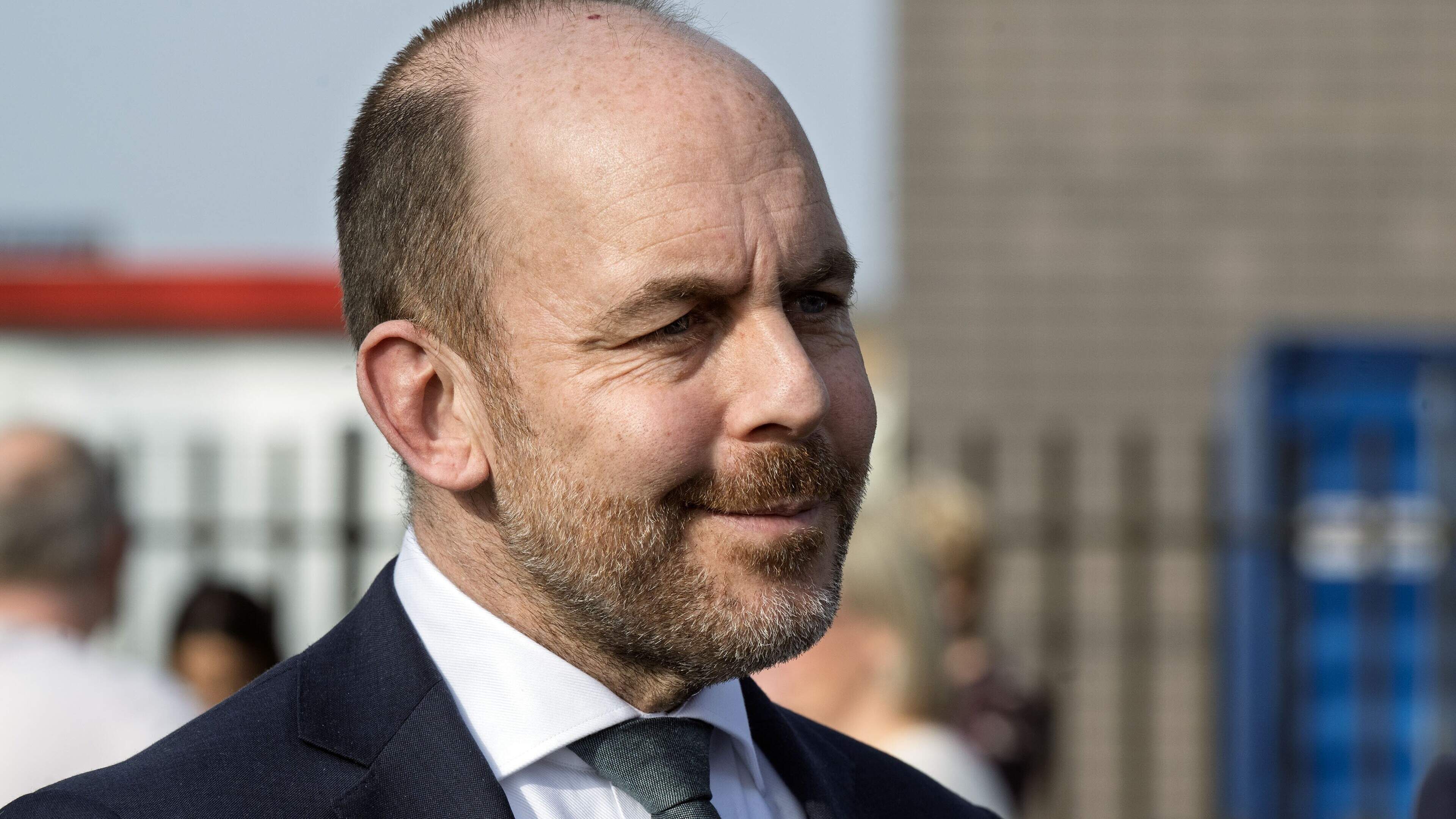 Minister Bart van den Brink met stille trom naar Ter Apel. ’Wij zitten hier met de gevolgen van een 