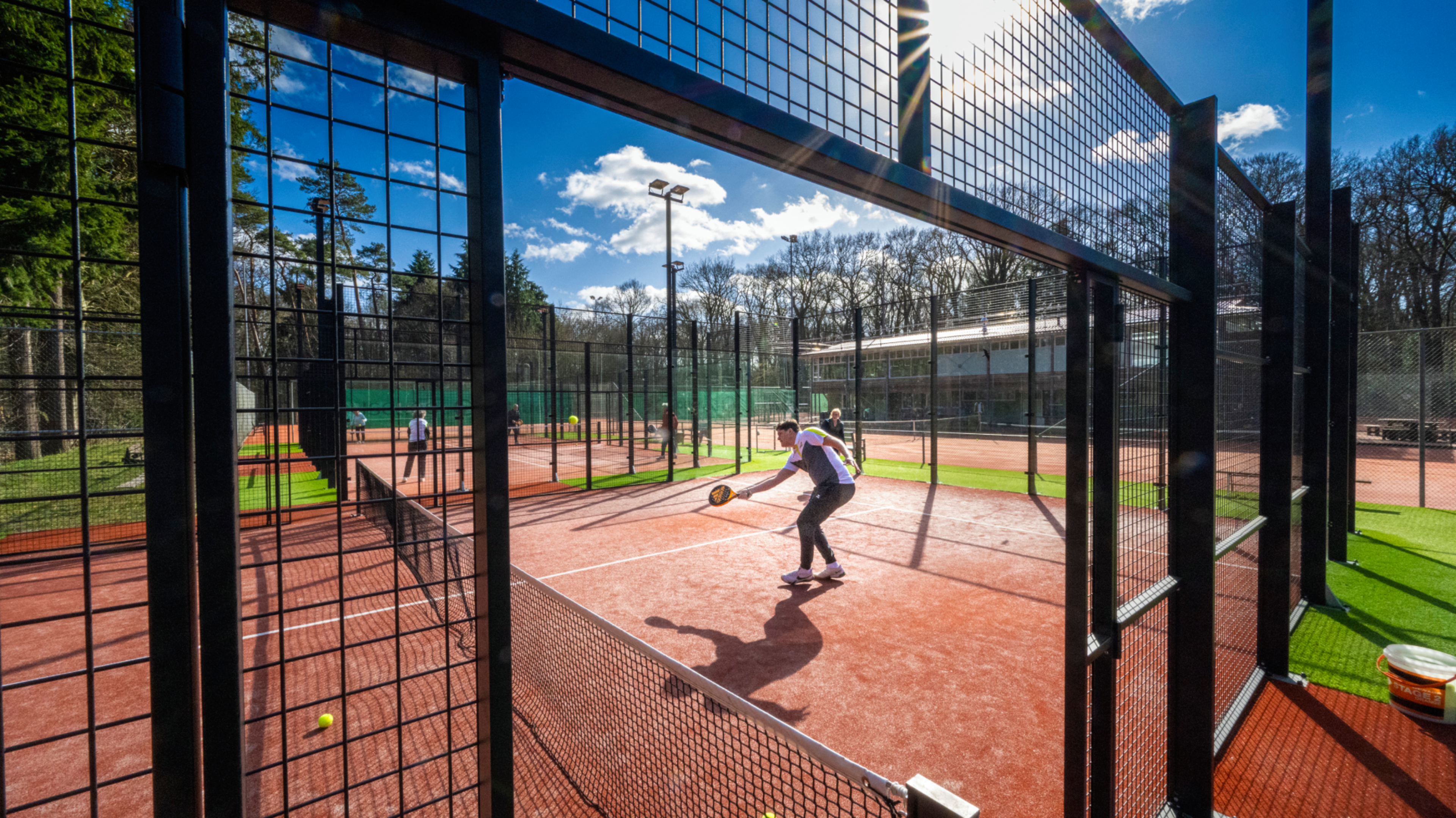 Padelbanen in Zweeloo overtreden geen geluidsnormen. Tennisclub blij: 'Iedereen moet weten: het kan 