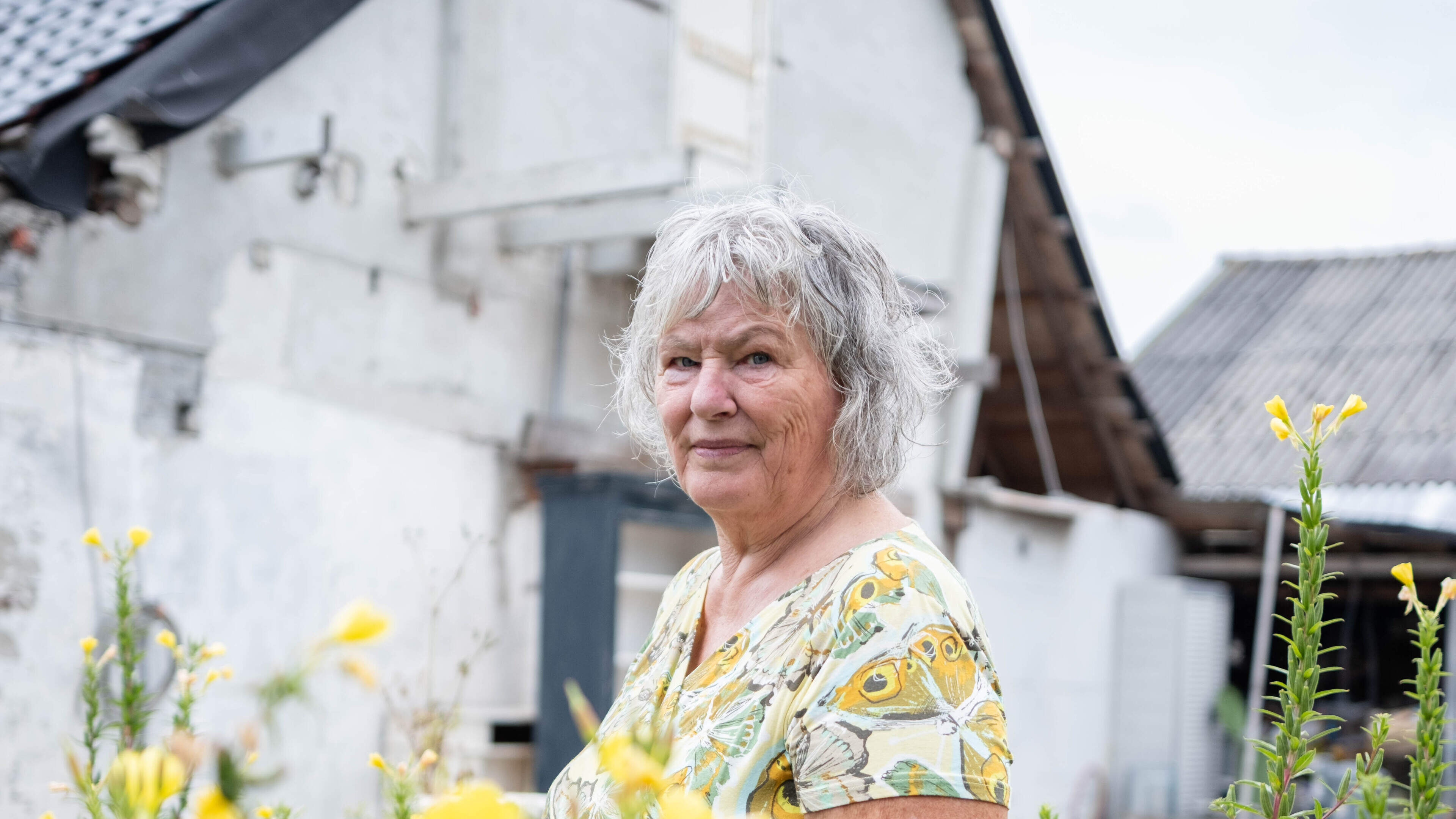 Willeke (69) wacht al jaren op duidelijkheid over haar schadedossier. ’Je krijgt een enorm gevoel va