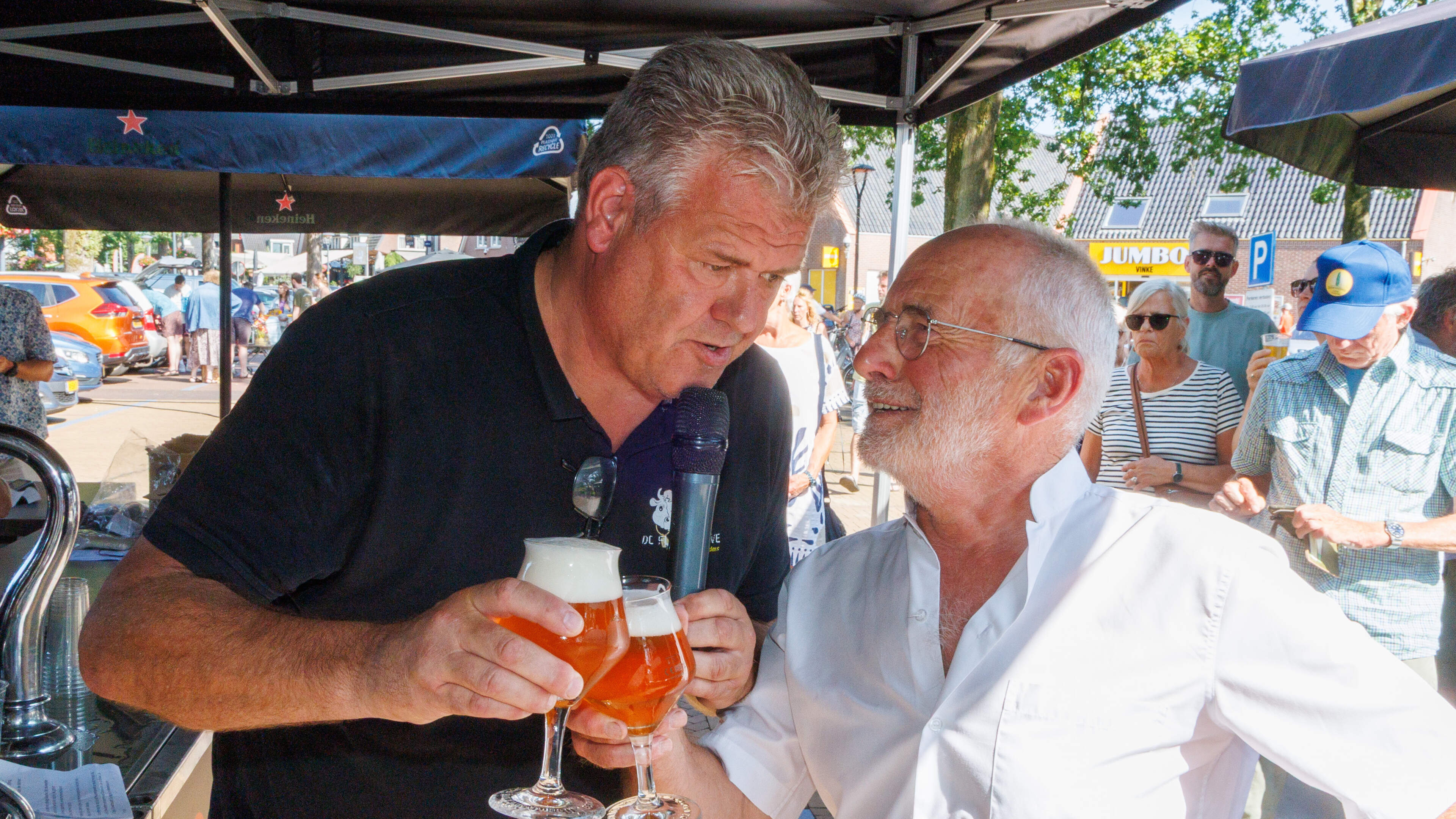 Westerbork lanceert eigen blond bier met jeneverbessen: ’We wilden iets wat herkenbaar is voor het d