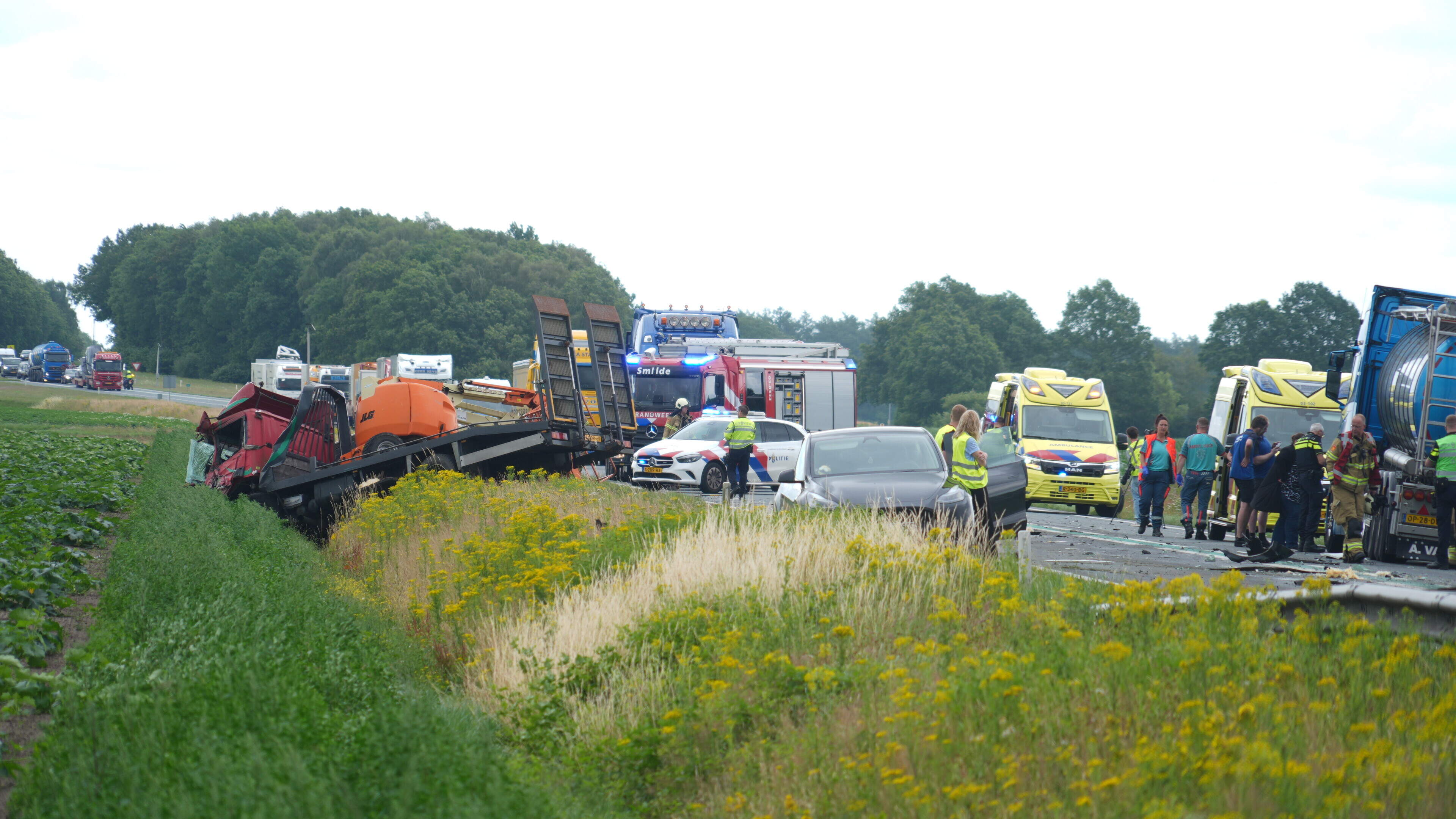 LIVE | Nepagenten aangehouden in Leek en ongeval met meerdere voertuigen op N381 bij Hoogersmilde