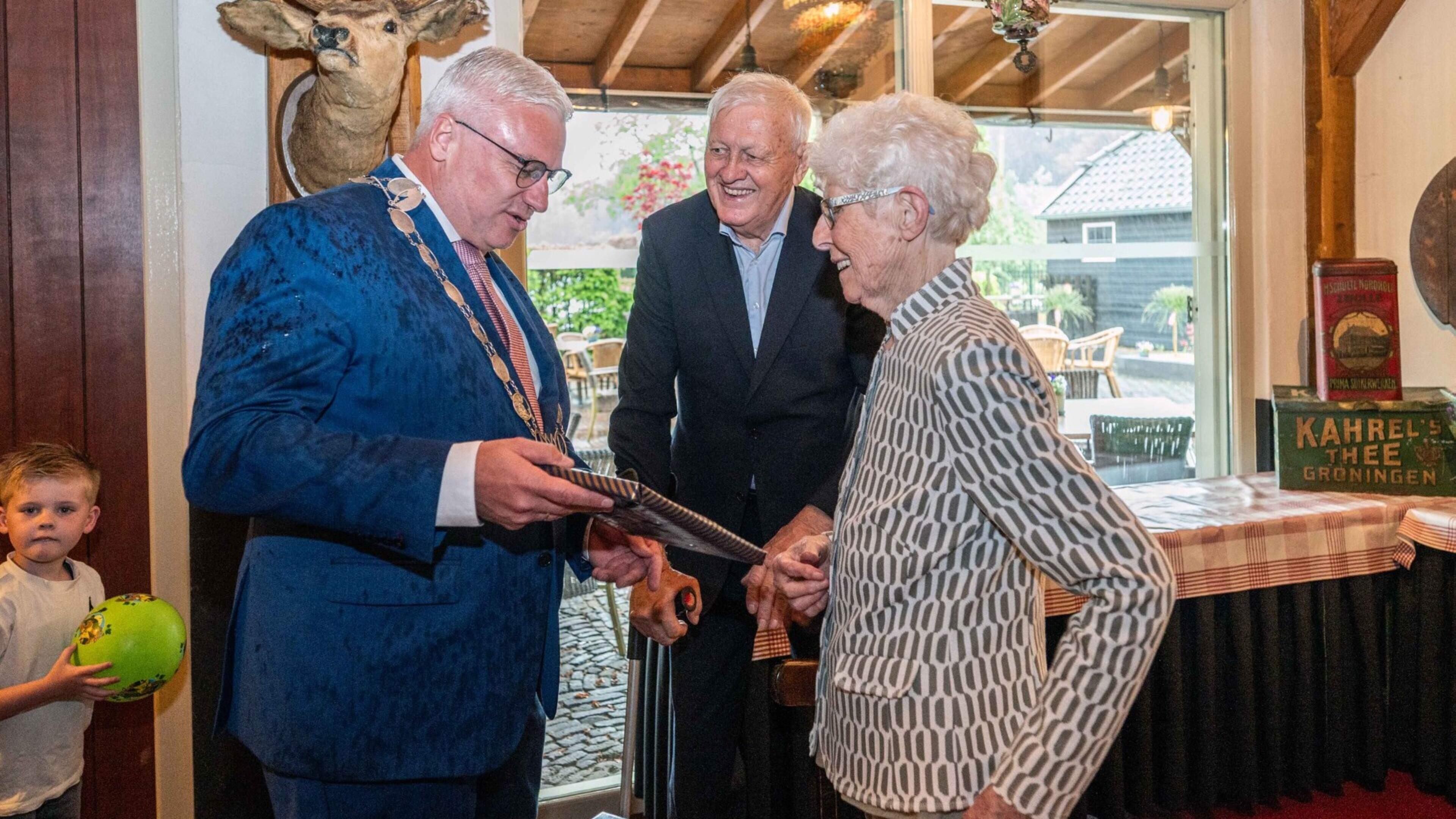 Berend en Jantje Geerts zijn 65 jaar getrouwd: ‘We hebben elkaar ontmoet op de ijsbaan’