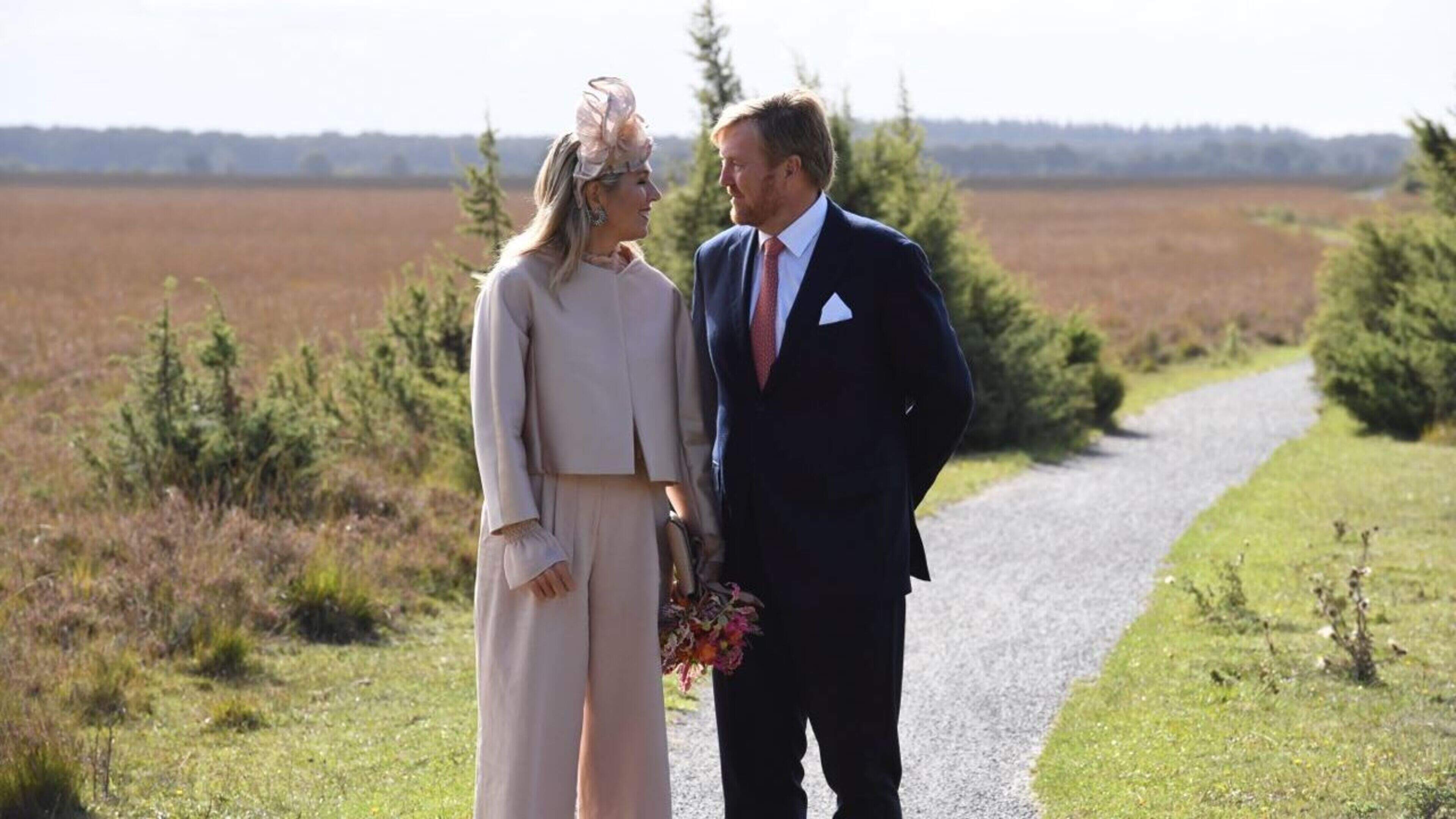 Koning en koningin starten streekbezoek in Veenhuizen