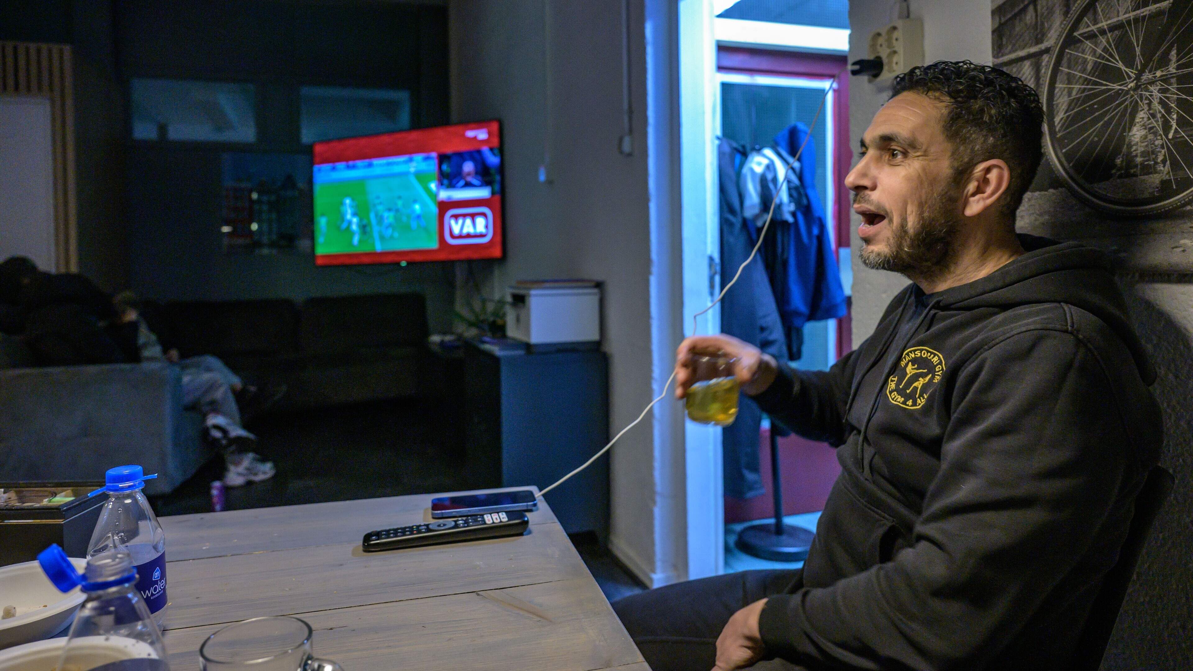 Achmed (46) uit Groningen hoopt dat alles meezit voor Marokko. ’Frankrijk heeft het beste elftal van