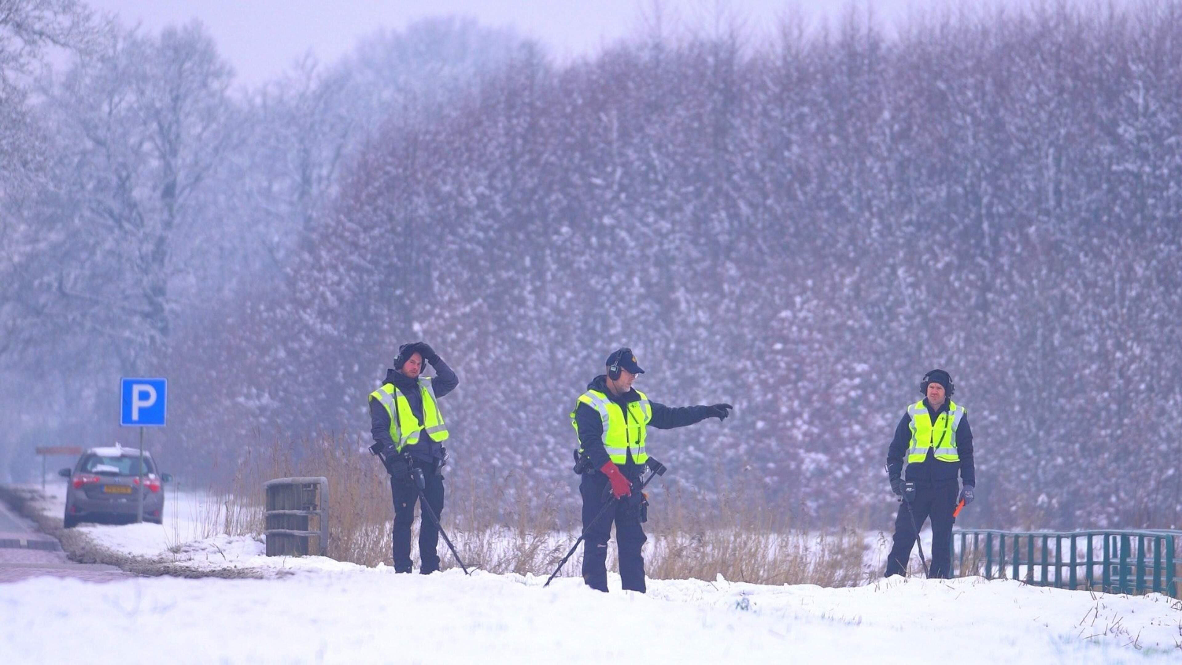 Gespecialiseerde agenten zoeken tussen Assen en Rolde naar ‘spullen’ rond kunstroof gouden helm Dren