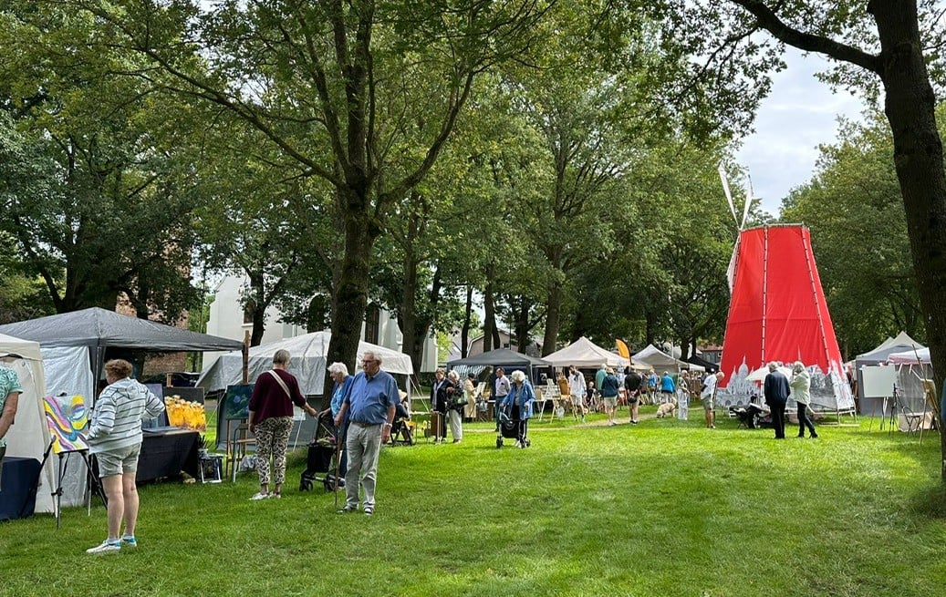 Twee dagen Montmartre in Oosterhesselen. Ruim vijftig deelnemers zijn van de partij op de brink