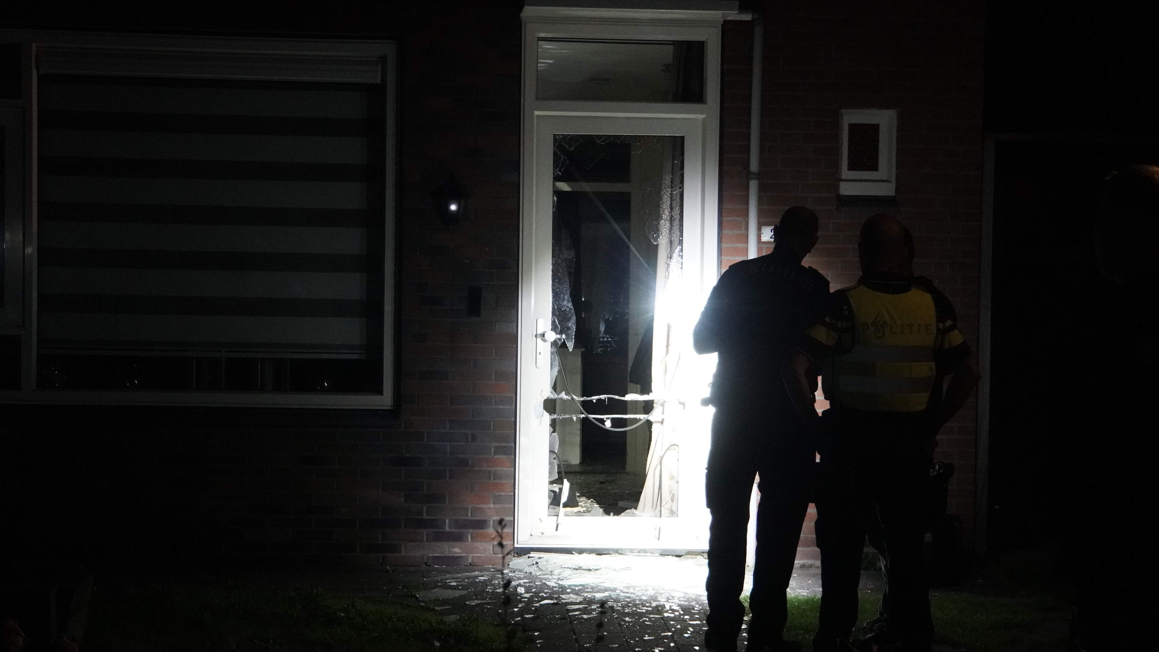 Nachtelijke explosies bij woningen in Assen en motorrijder ernstig gewond bij botsing in Oldehove