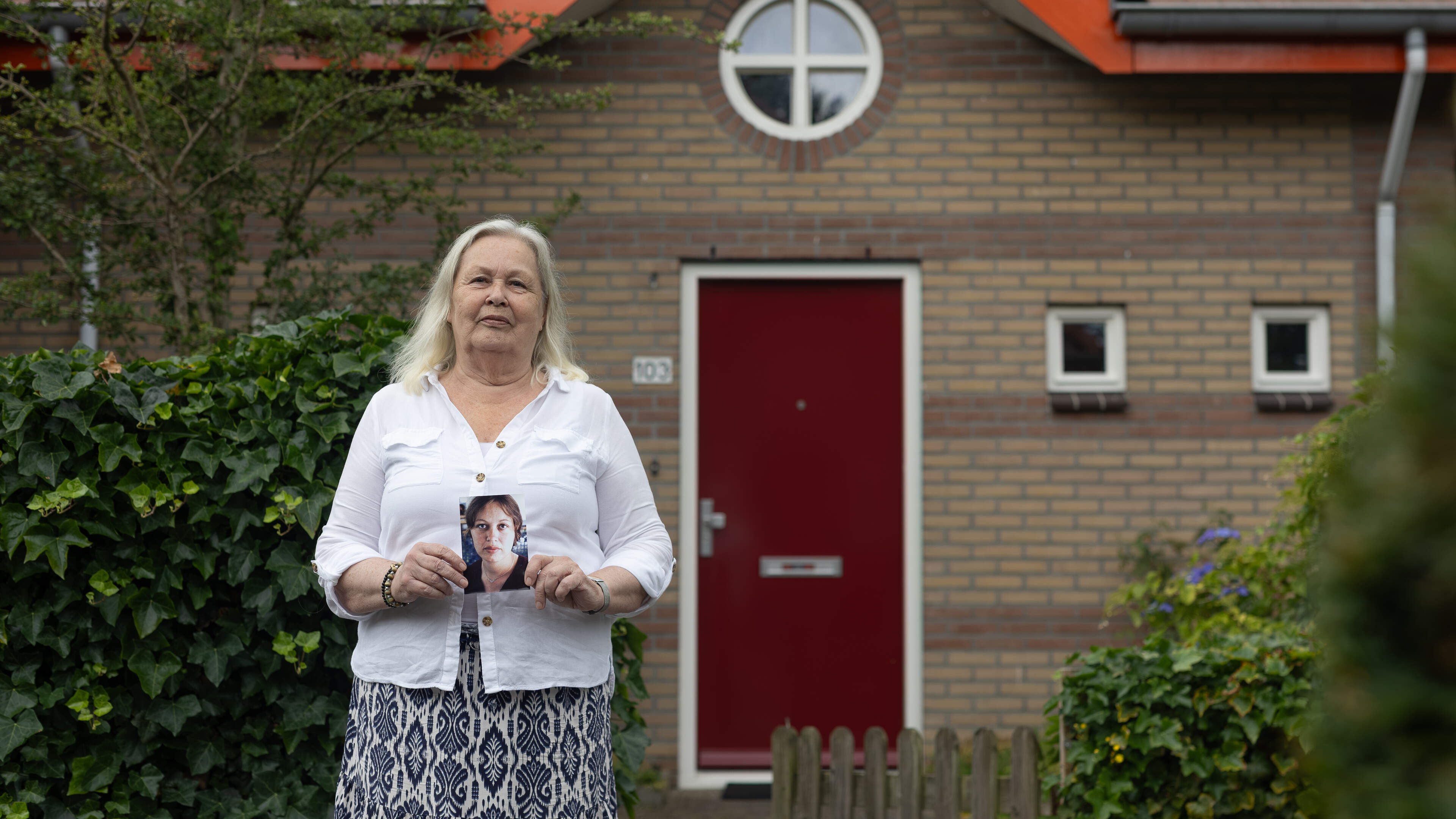 Wie herkent de man uit Angelslo die Aline (69) na haar ongeluk naar Emmen bracht?