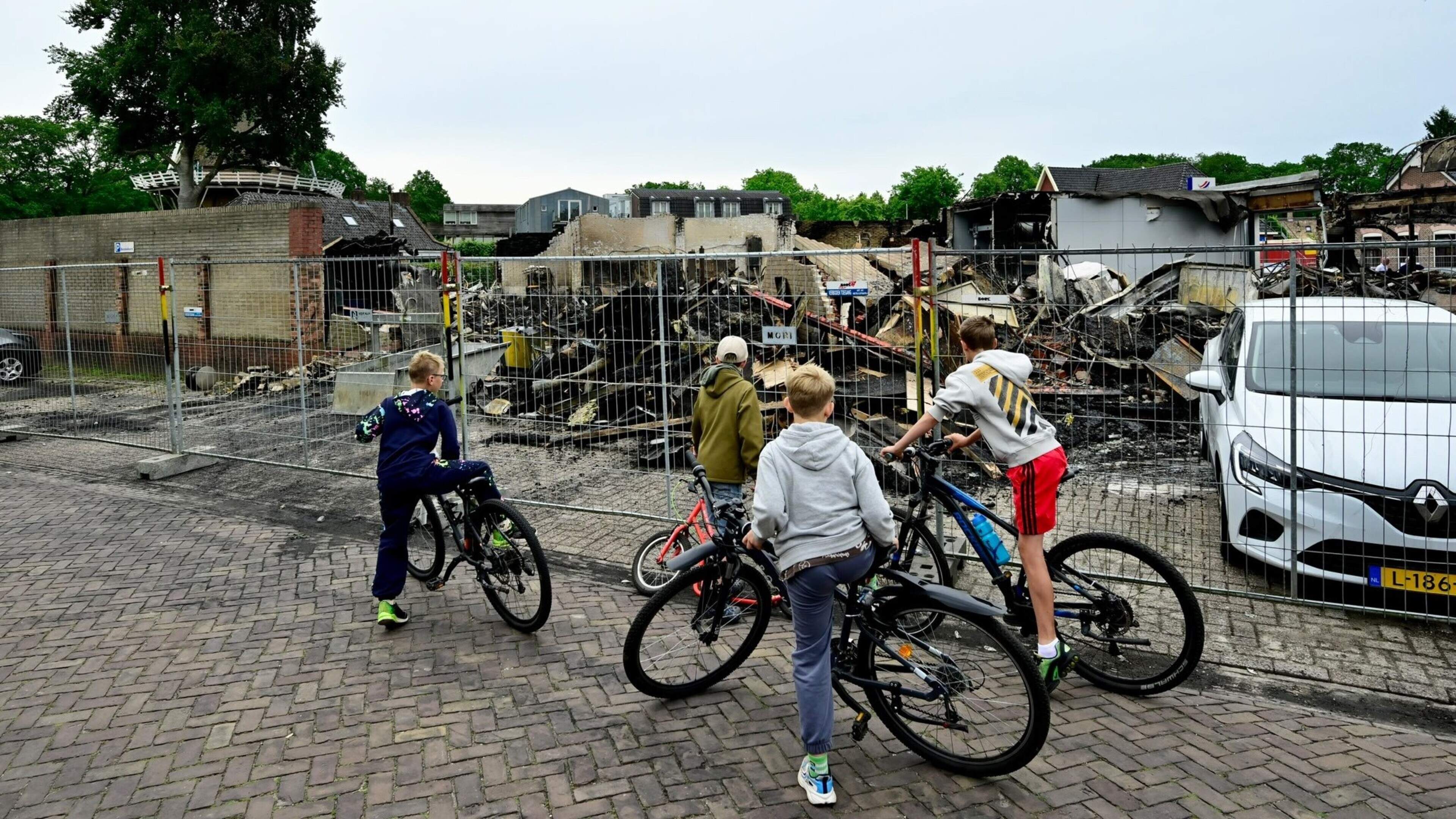 Dag na de grote brand bij garage Dorenbos: ‘Norg is aan een ramp ontsnapt’