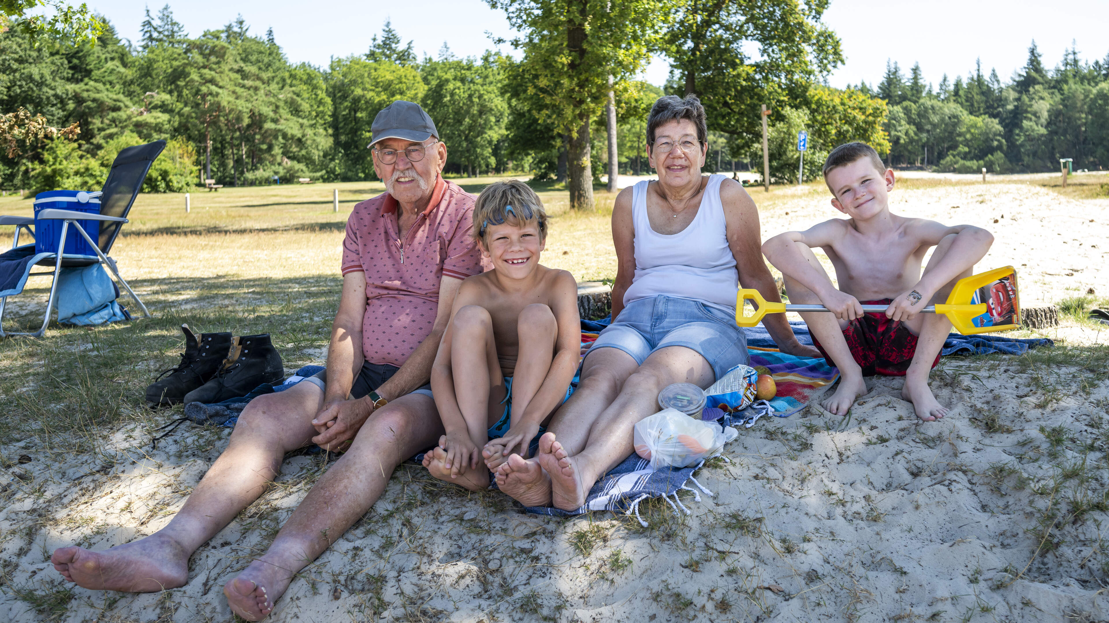 Opa en oma uit Dalfsen nemen de kleinkinderen mee in de camper. ’Na een paar dagen is het wel genoeg