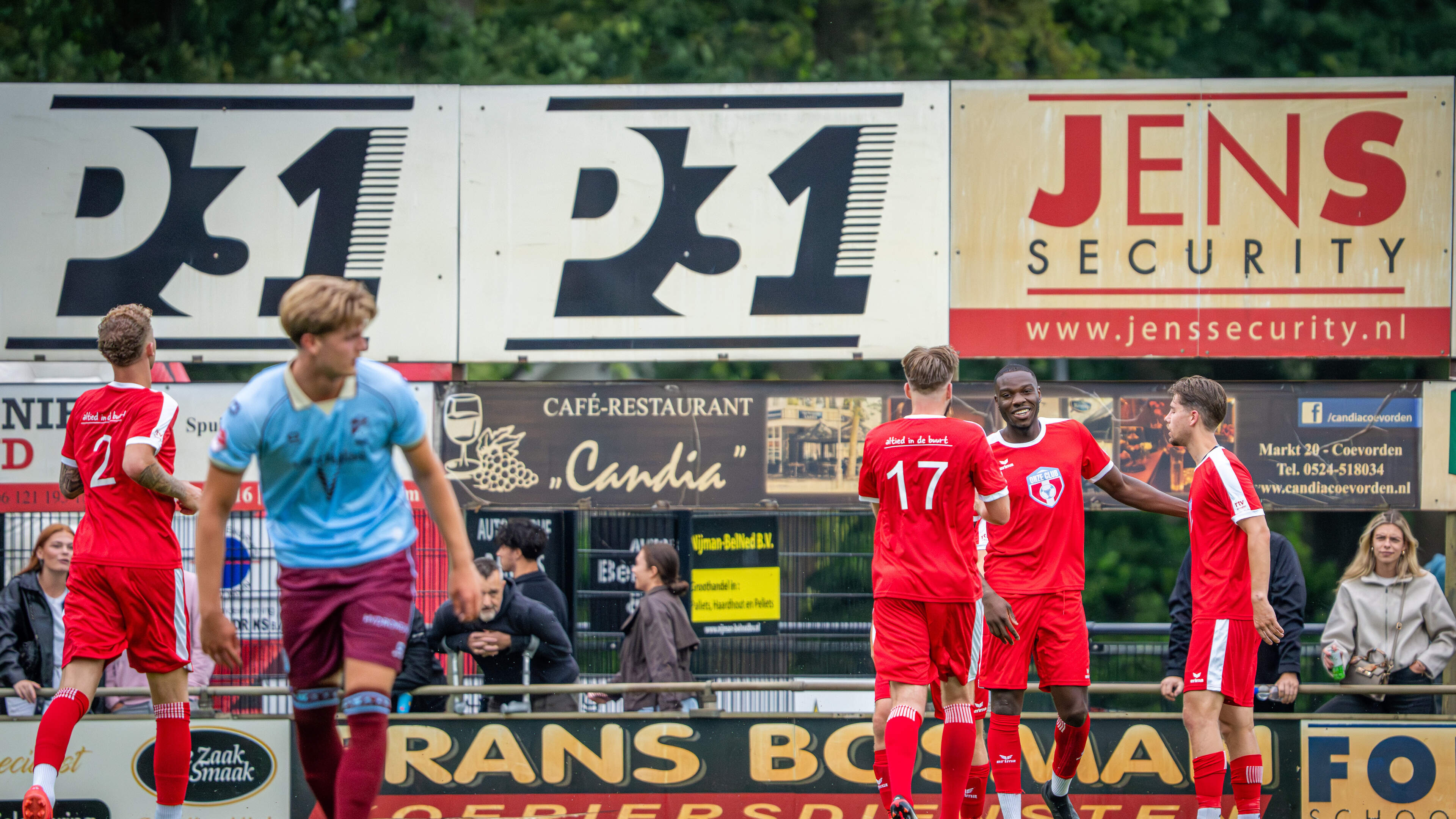 Matige beurt van FC Emmen tegen amateurs die nog nooit samen speelden. ’We zijn zelf onze grootste t