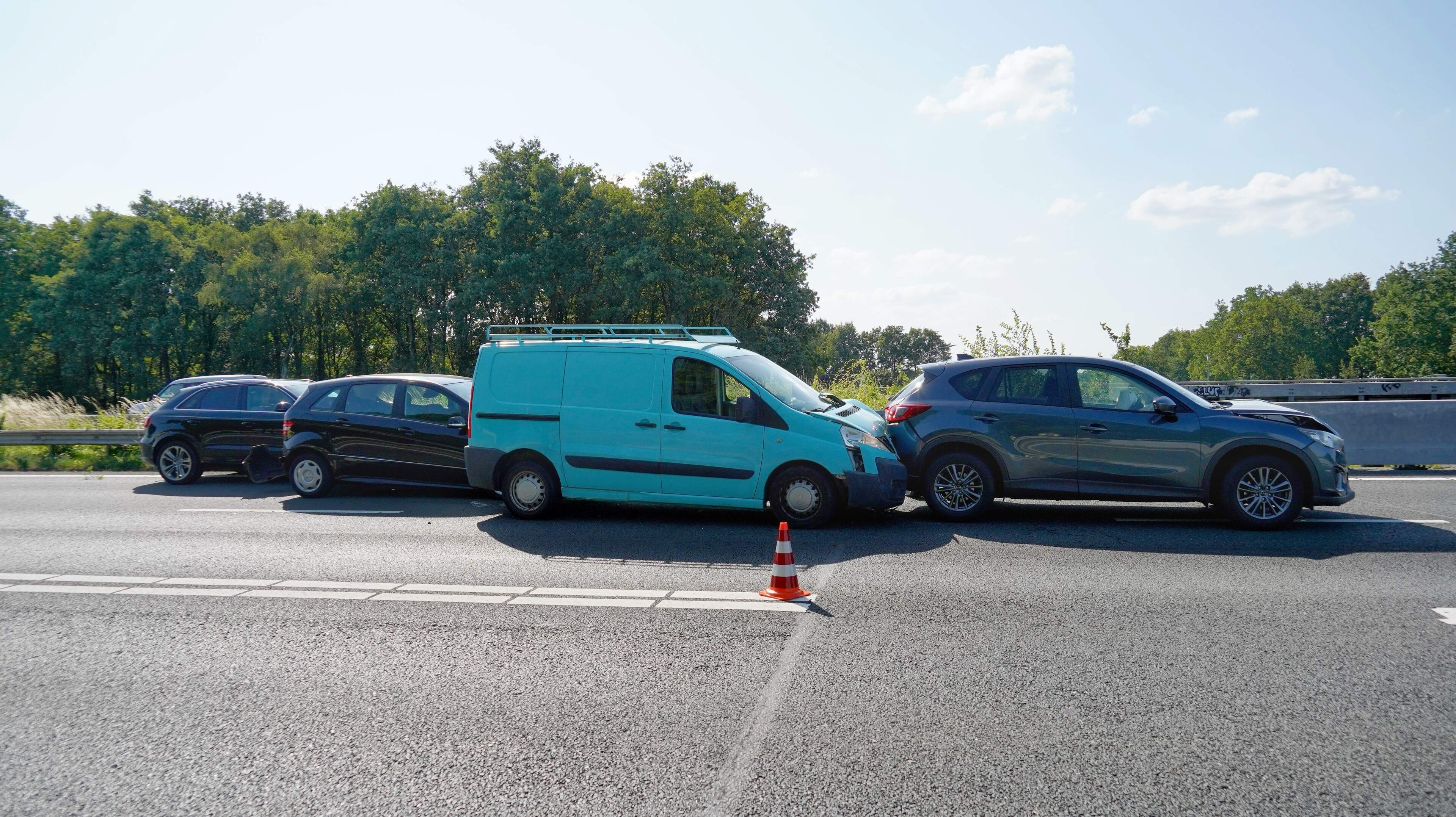 A28 richting Assen deels afgesloten voor het verkeer wegens kettingbotsing